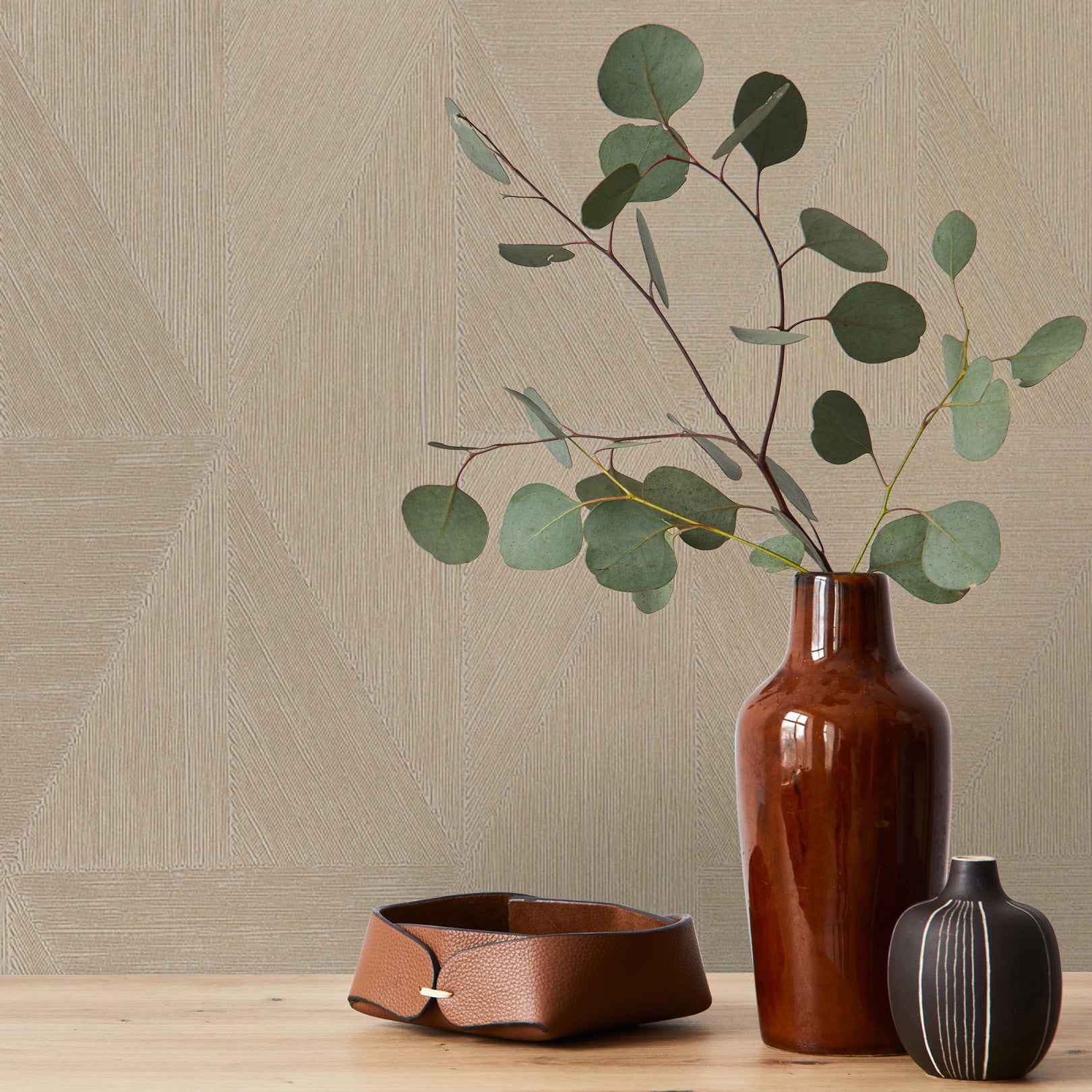 Metallic Wallpaper with Geometric Pattern PARANGON - WHITE/GOLD