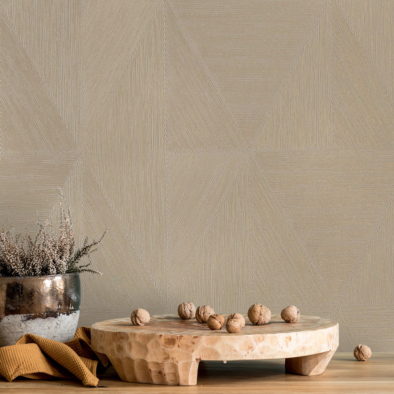 Metallic Wallpaper with Geometric Pattern PARANGON - WHITE/GOLD