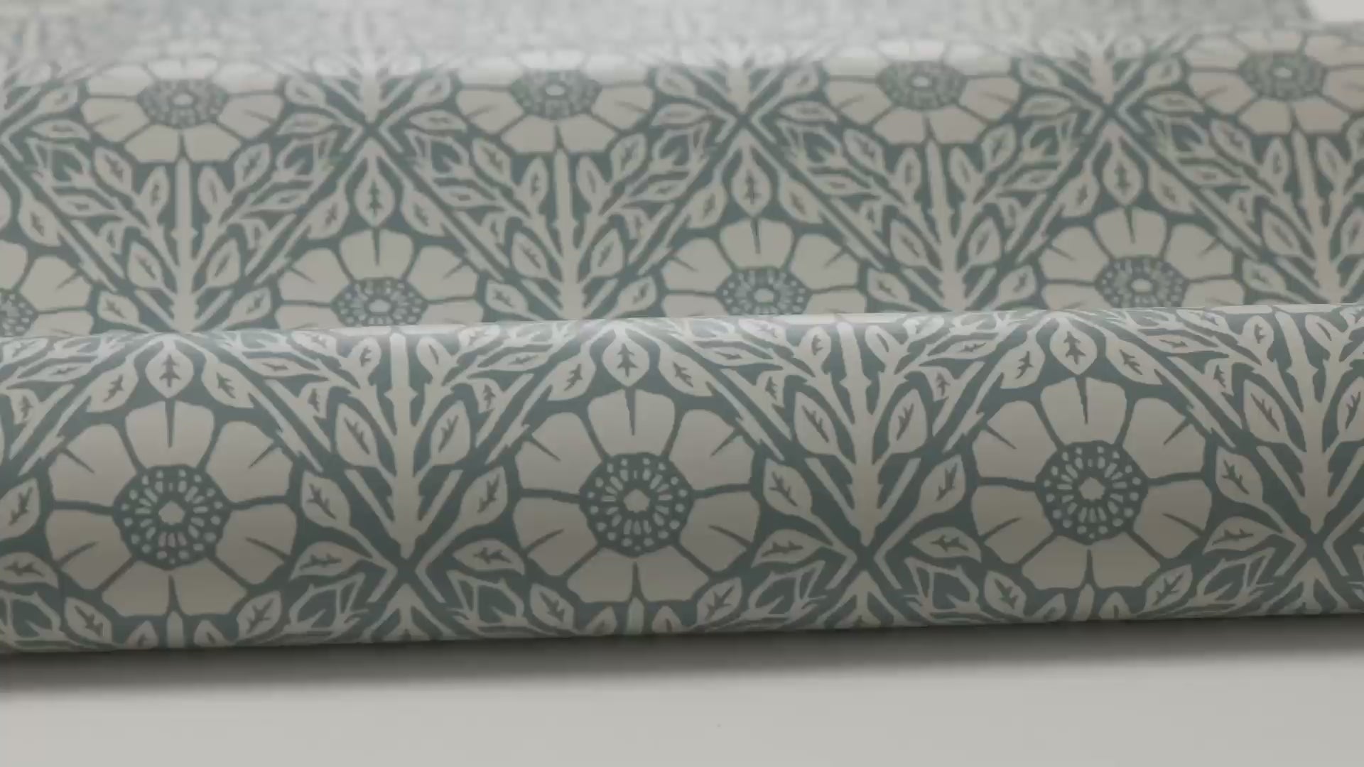 Floral Pattern Wallpaper in Blue and White - NYPONROS