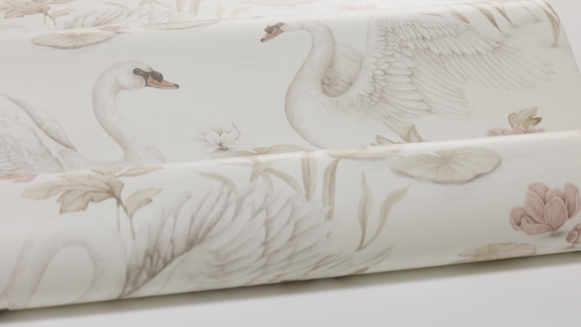 Children's wallpaper with a floral and animal motif LILY SWAN cream