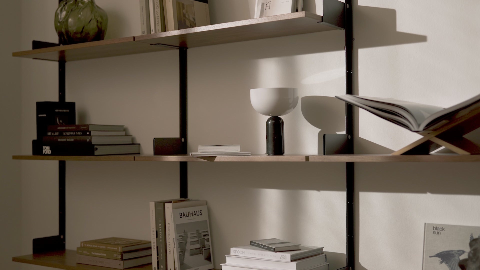 Tragbare Lampe KIZU aus schwarzem Marmor