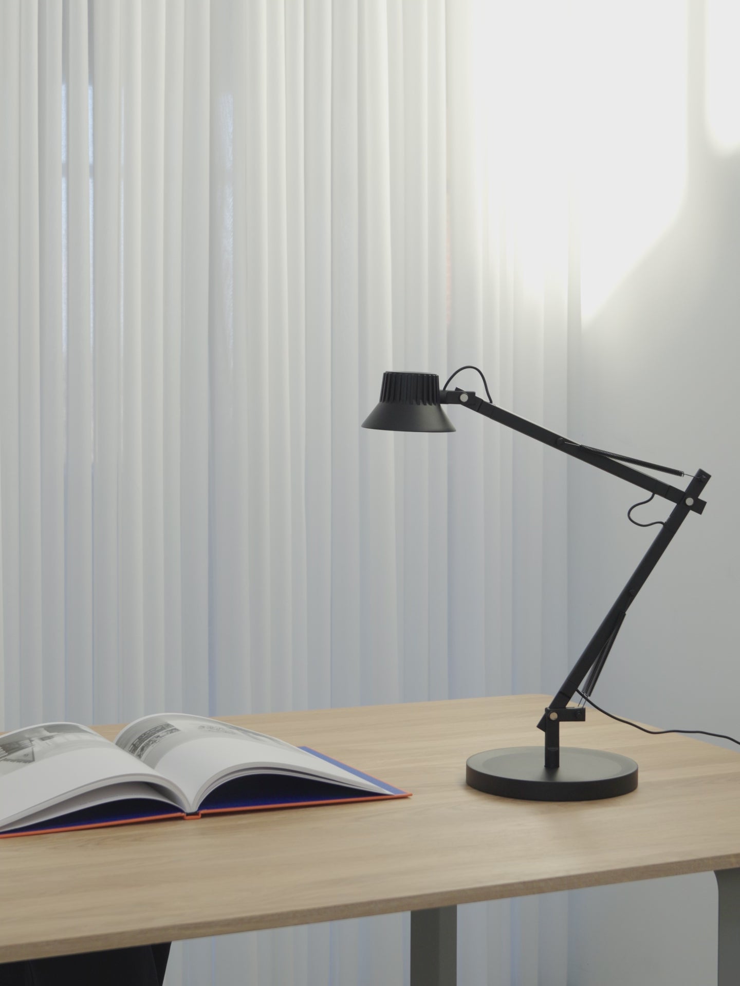 Schreibtischlampe DEDICATE verstellbar schwarz