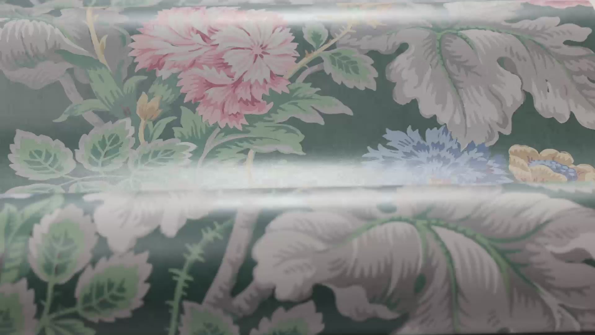 Tapete mit Pflanzenmotiv in Blumen CARNATION GARDEN grün