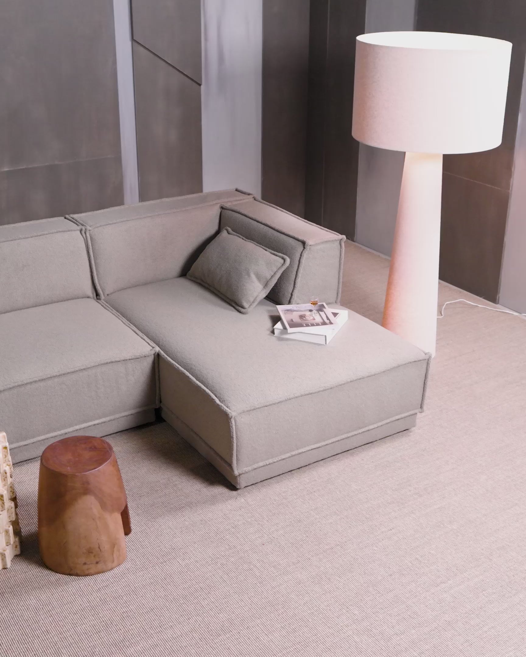 Rechtsseitige Eckcouch MANU in beige Schaffell