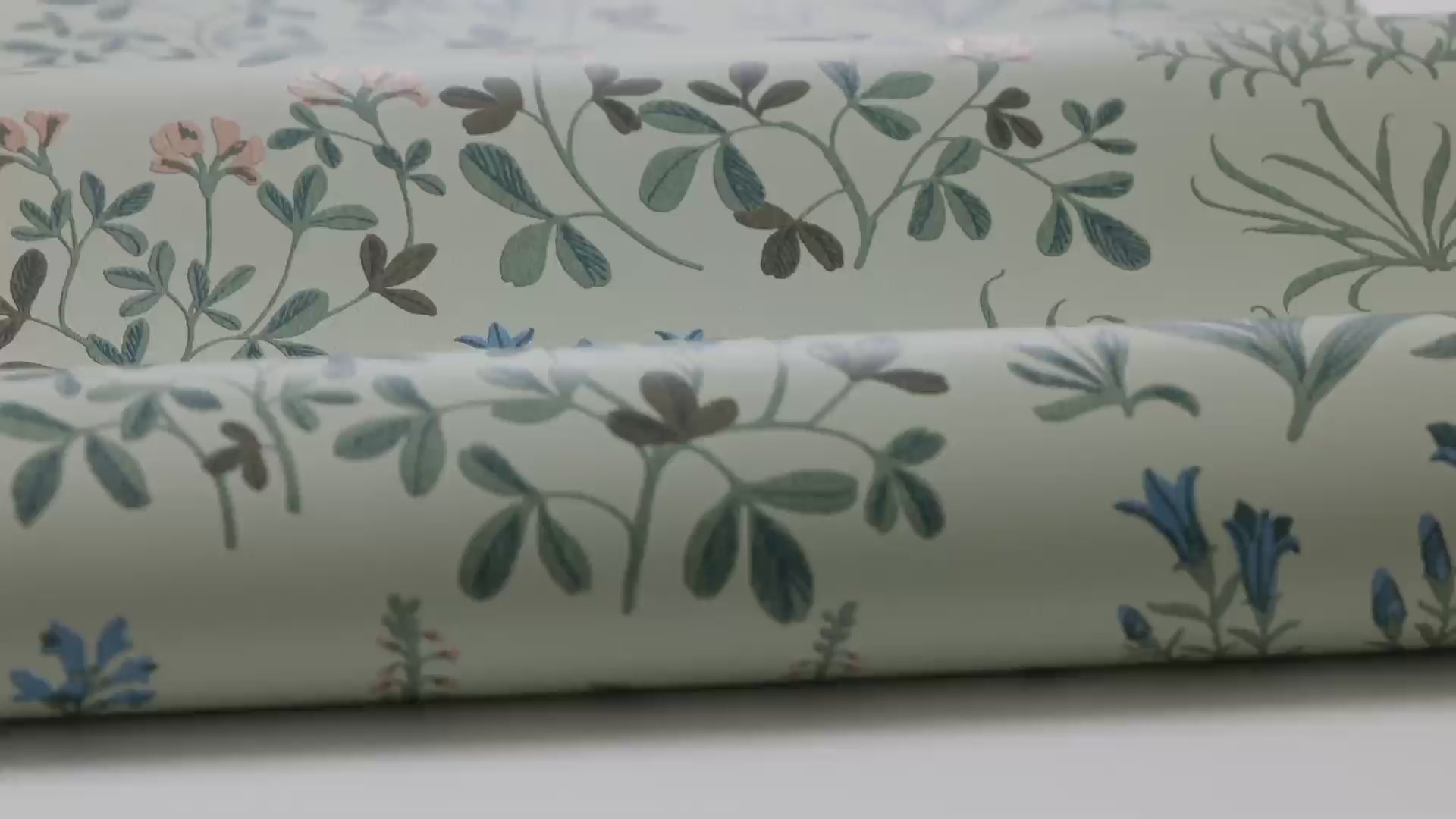 Tapete mit Pflanzenmotiv NORAS ANG, gedämpftes Grün mit Blau