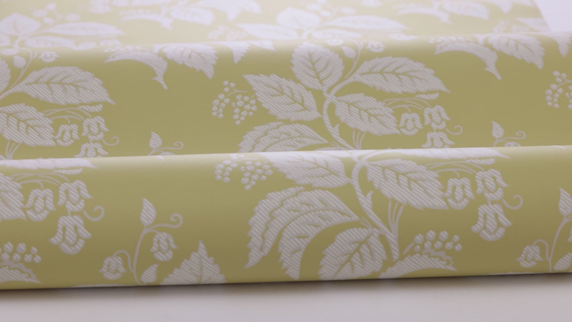 Vlies-Tapete mit pflanzlichem Muster TENGBERGSKA gelb mit weiß