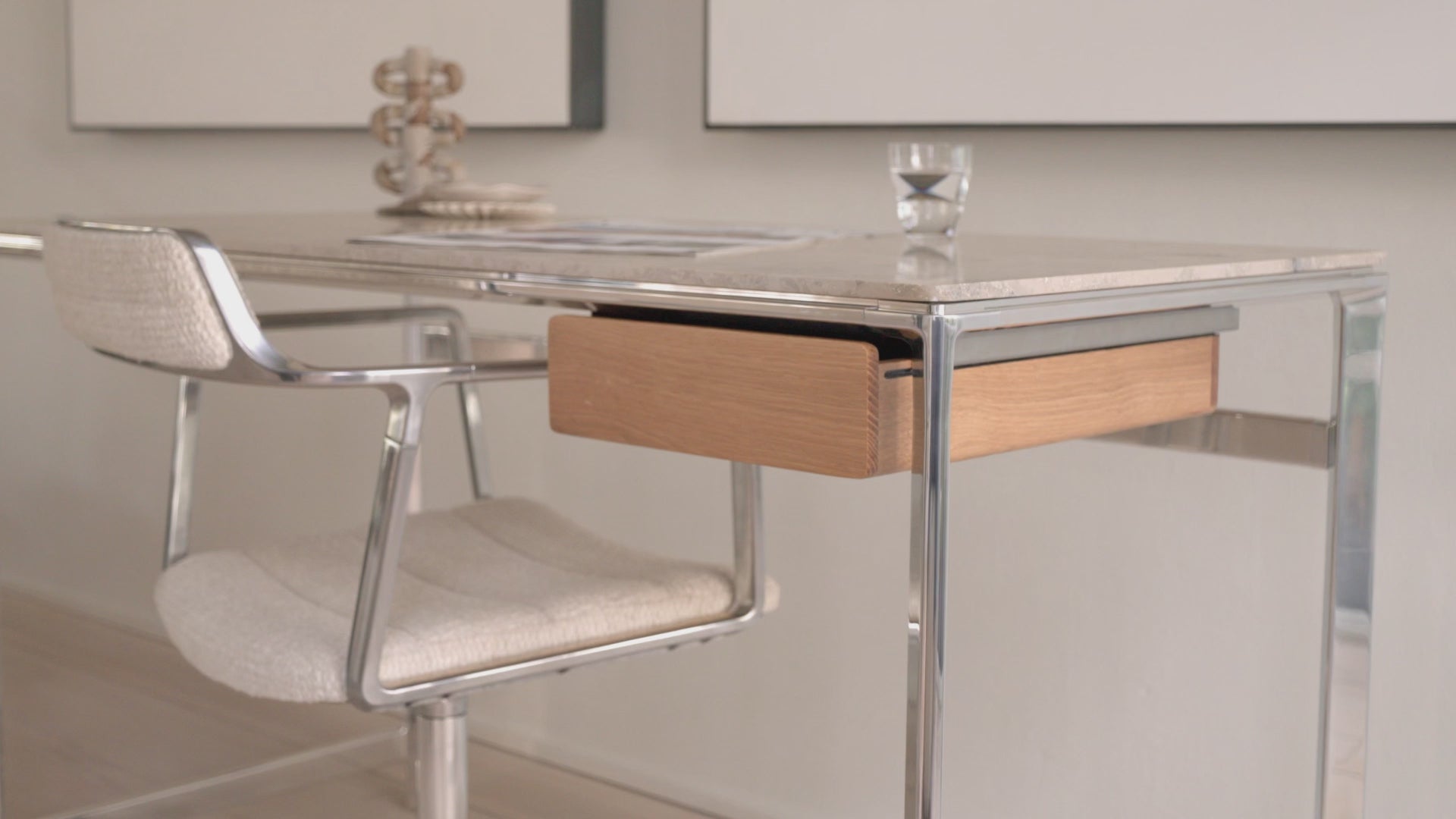 Schreibtisch STUDIO mit marmorierter Platte