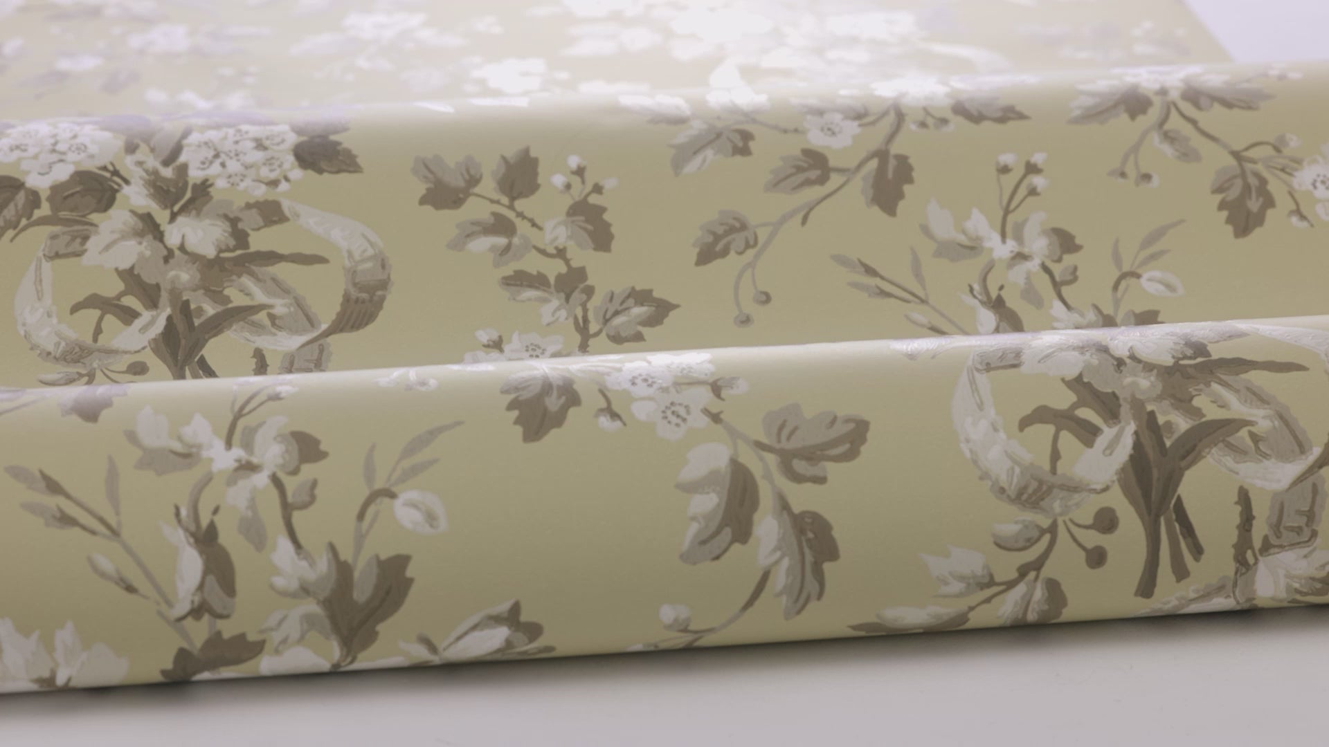 Vlies-Tapete mit pflanzlichem Muster TULLGARN beige mit grünem