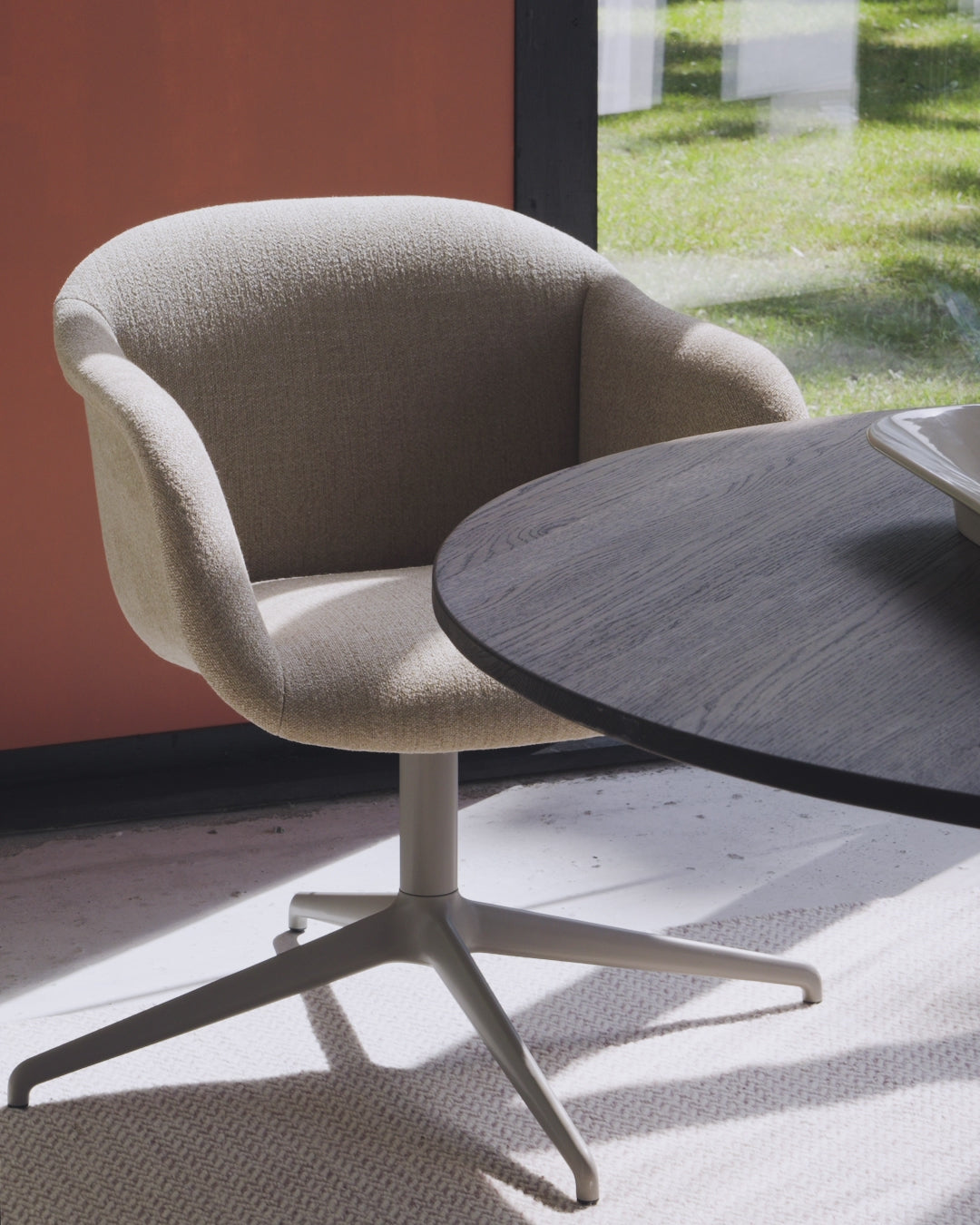 FIBER SOFT customizable swivel chair with armrests