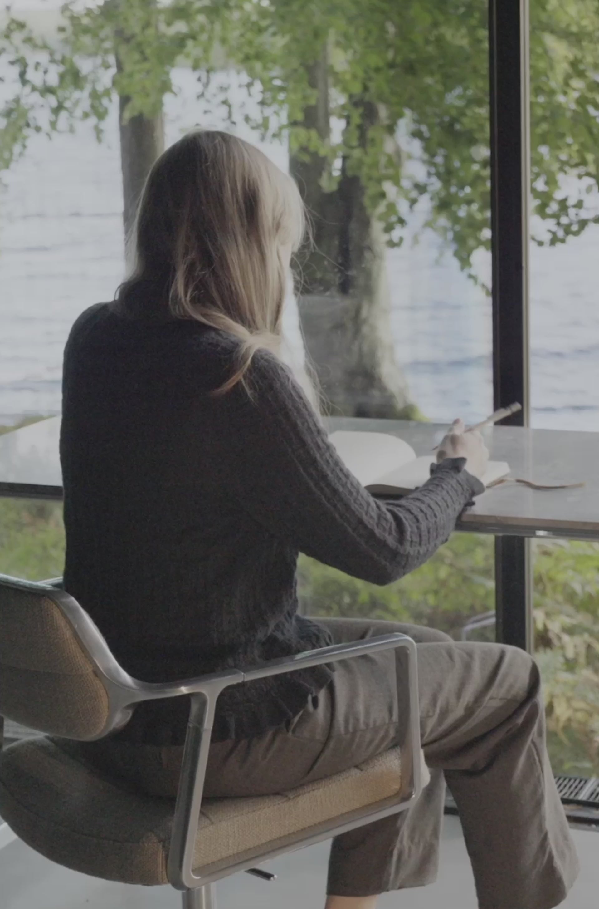 Office chair 453+ sand fabric with metal base