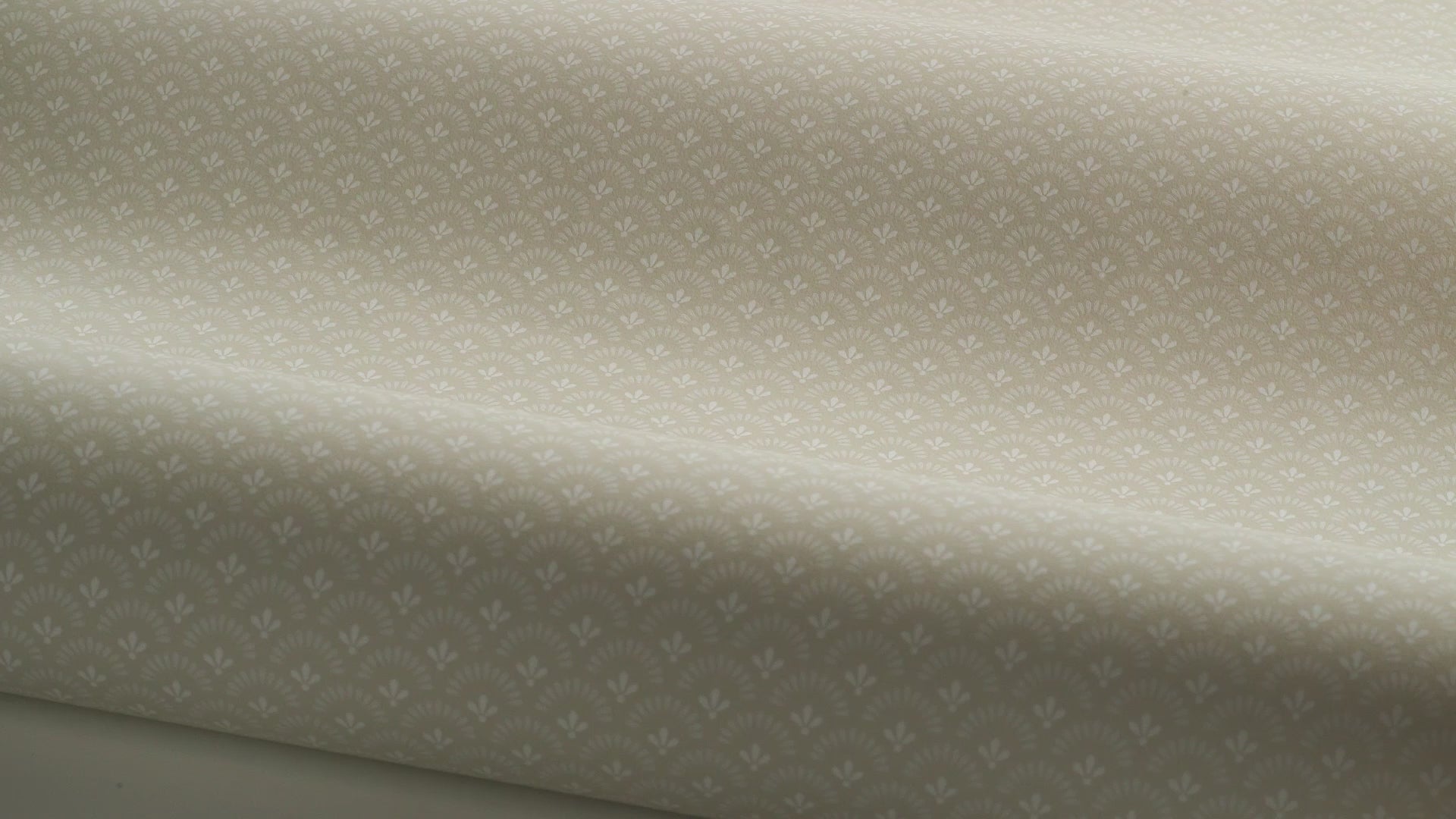 Geometrische Tapete mit Blumenmotiv DAISY cremefarben