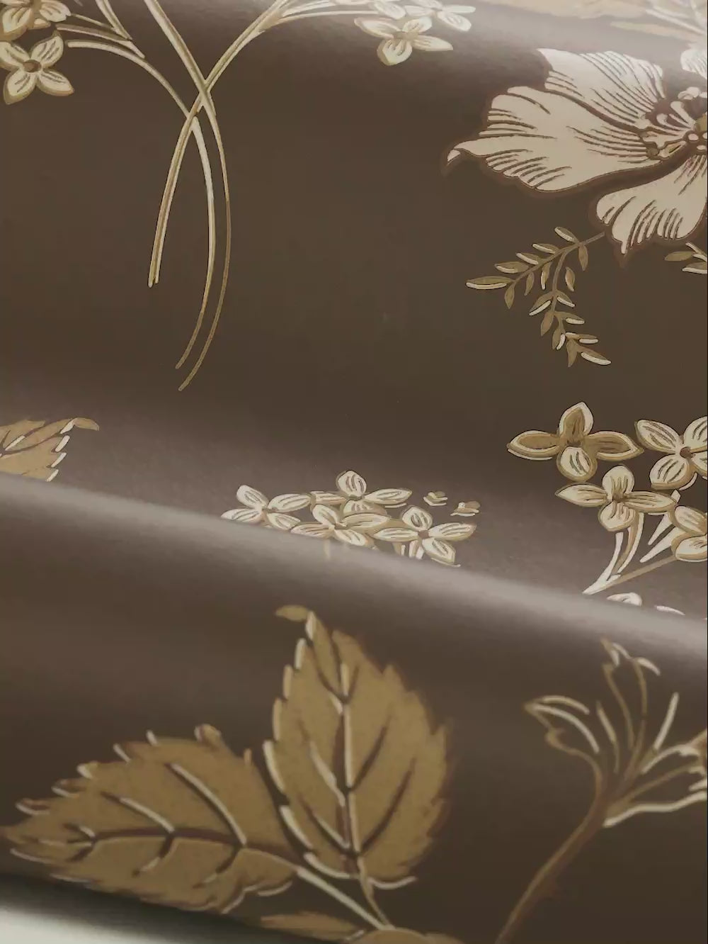 Tapete mit pflanzlichem Blumenmotiv VALBORG braun mit beige