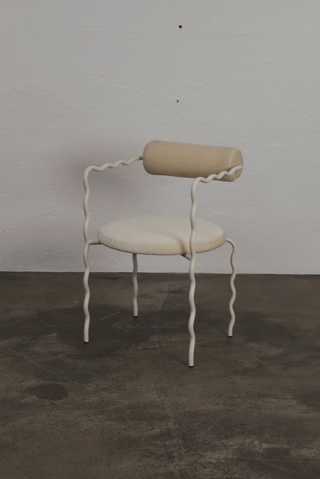 SAGE VAGUE Armlehnstuhl gepolstert mit Metallbasis