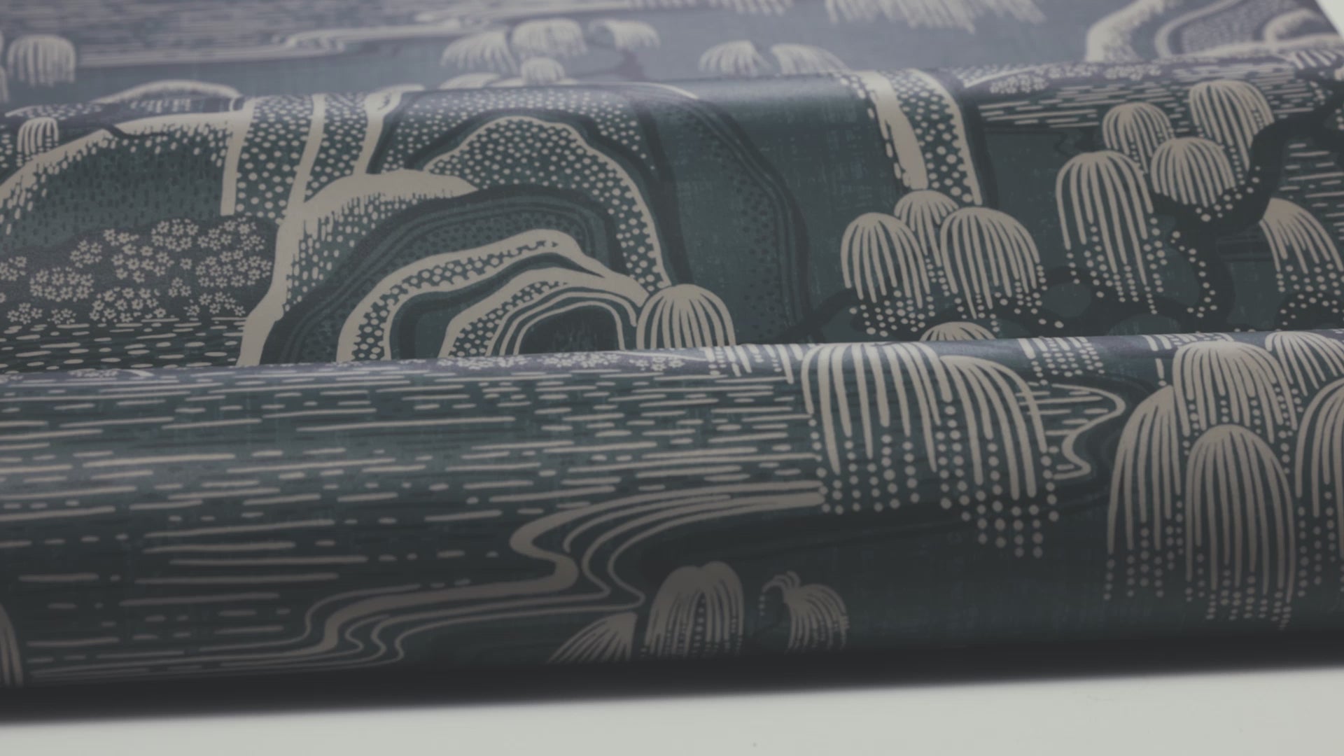 Vlies-Tapete mit Landschaft INDIGO GARDEN in Marineblau mit Beige