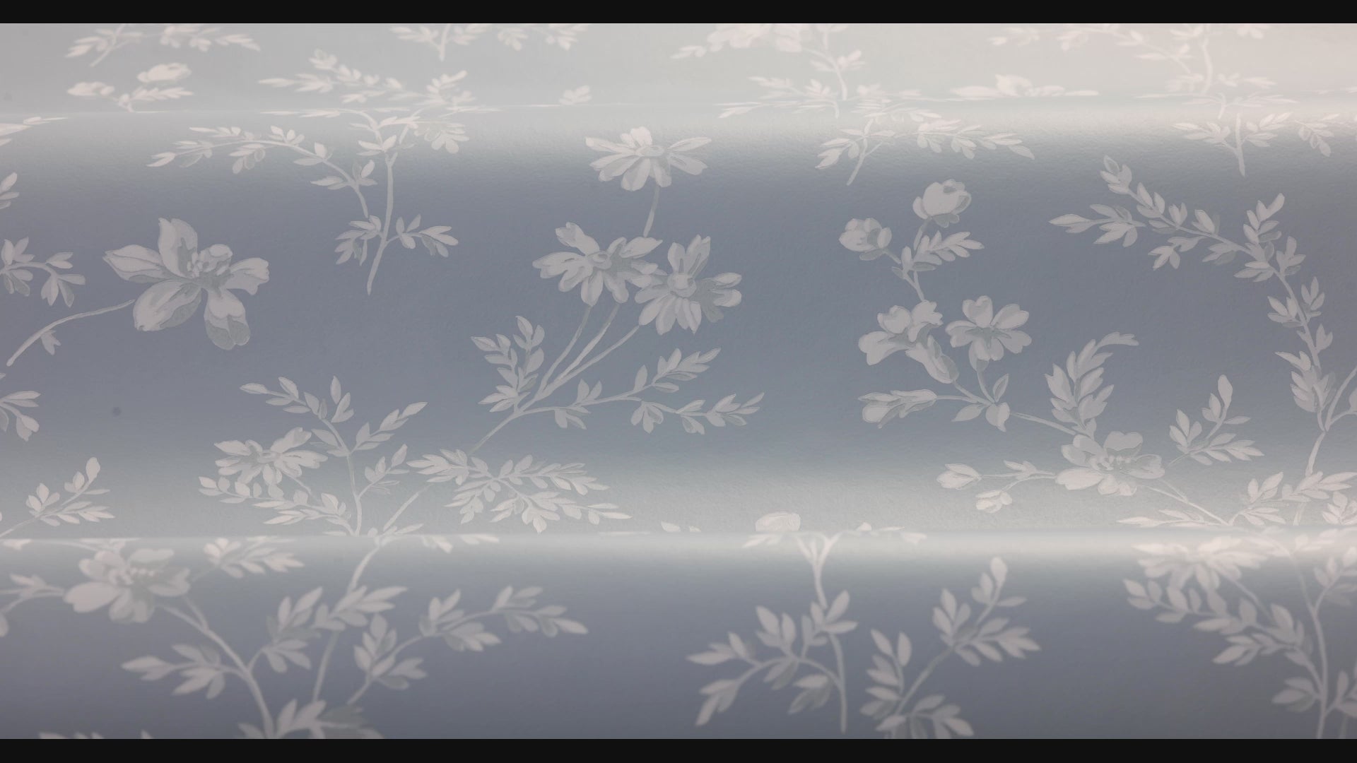 ÄNGSBLOMMA Blue and White Floral Pattern Wallpaper