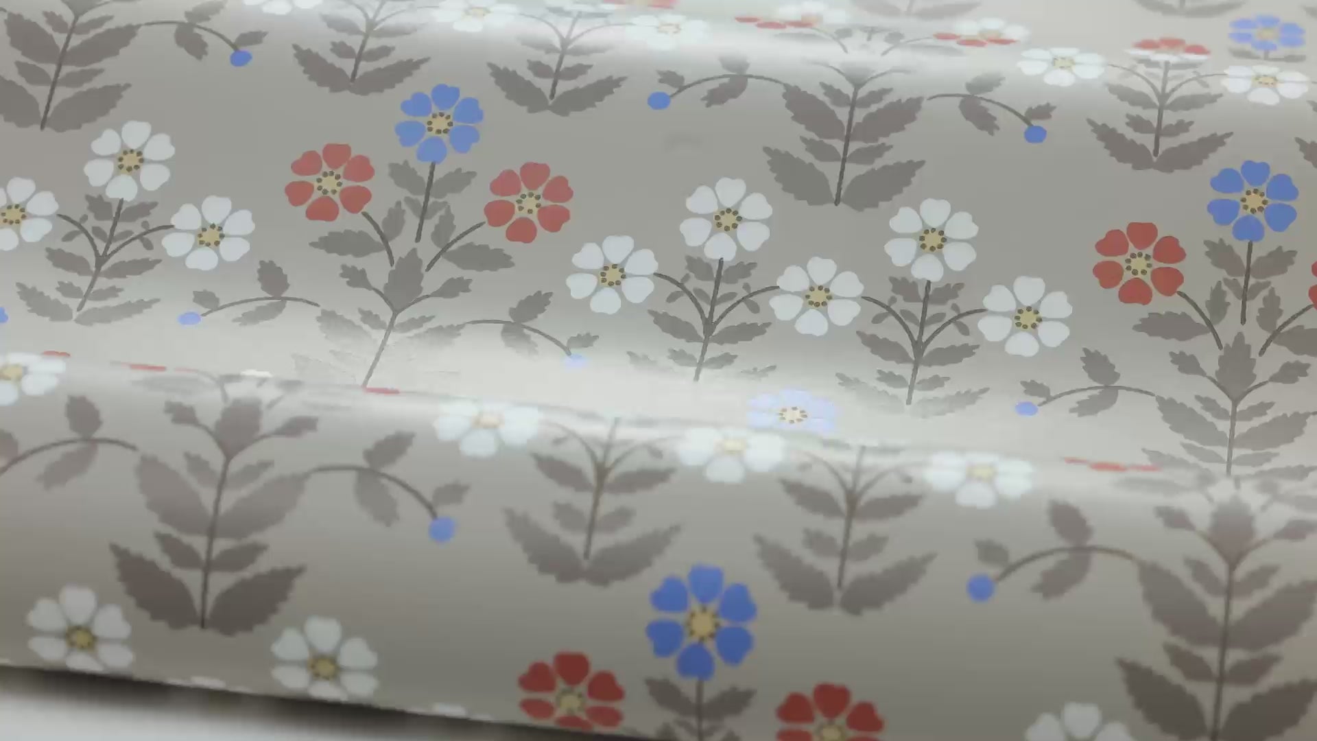 Tapete mit pflanzlichem Blumenmotiv SIPPOR braun mit rot