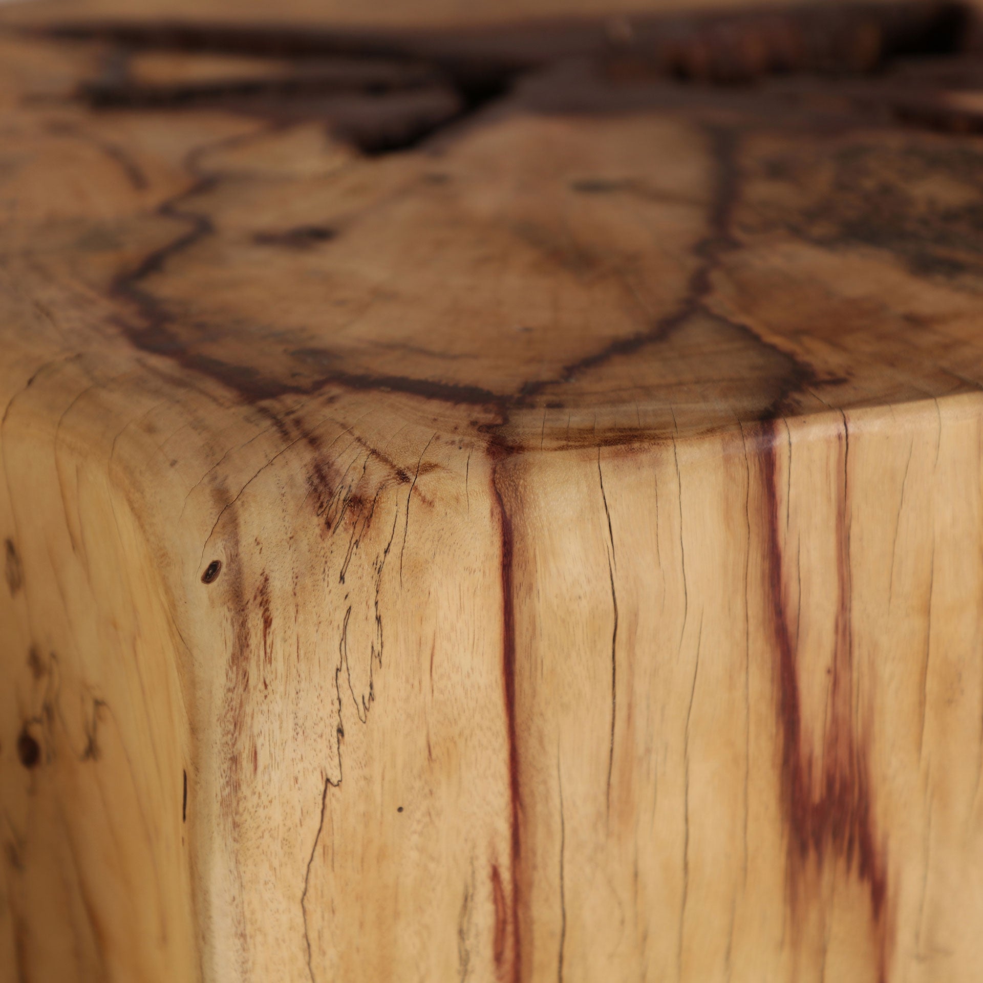 Quadratischer Beistelltisch DHARM aus Tamarindenholz