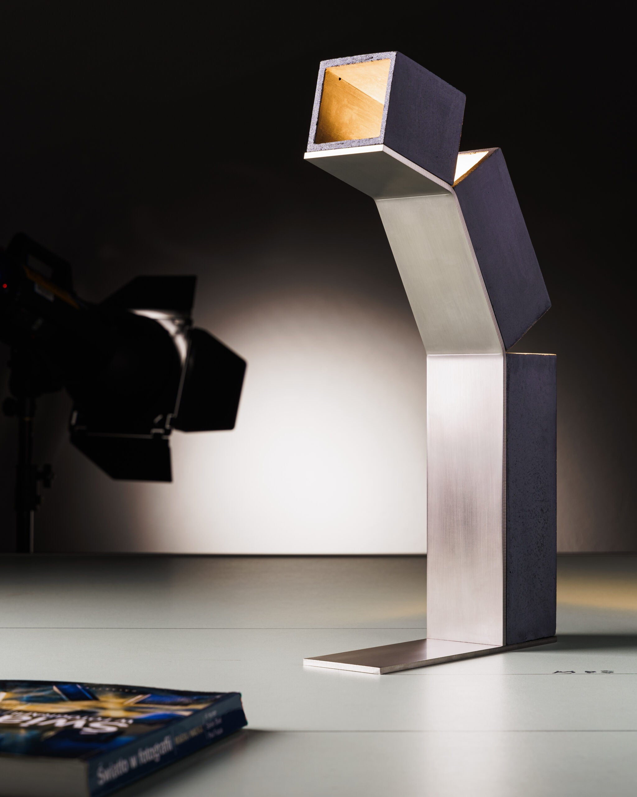 ROBOT Beton-Tischlampe