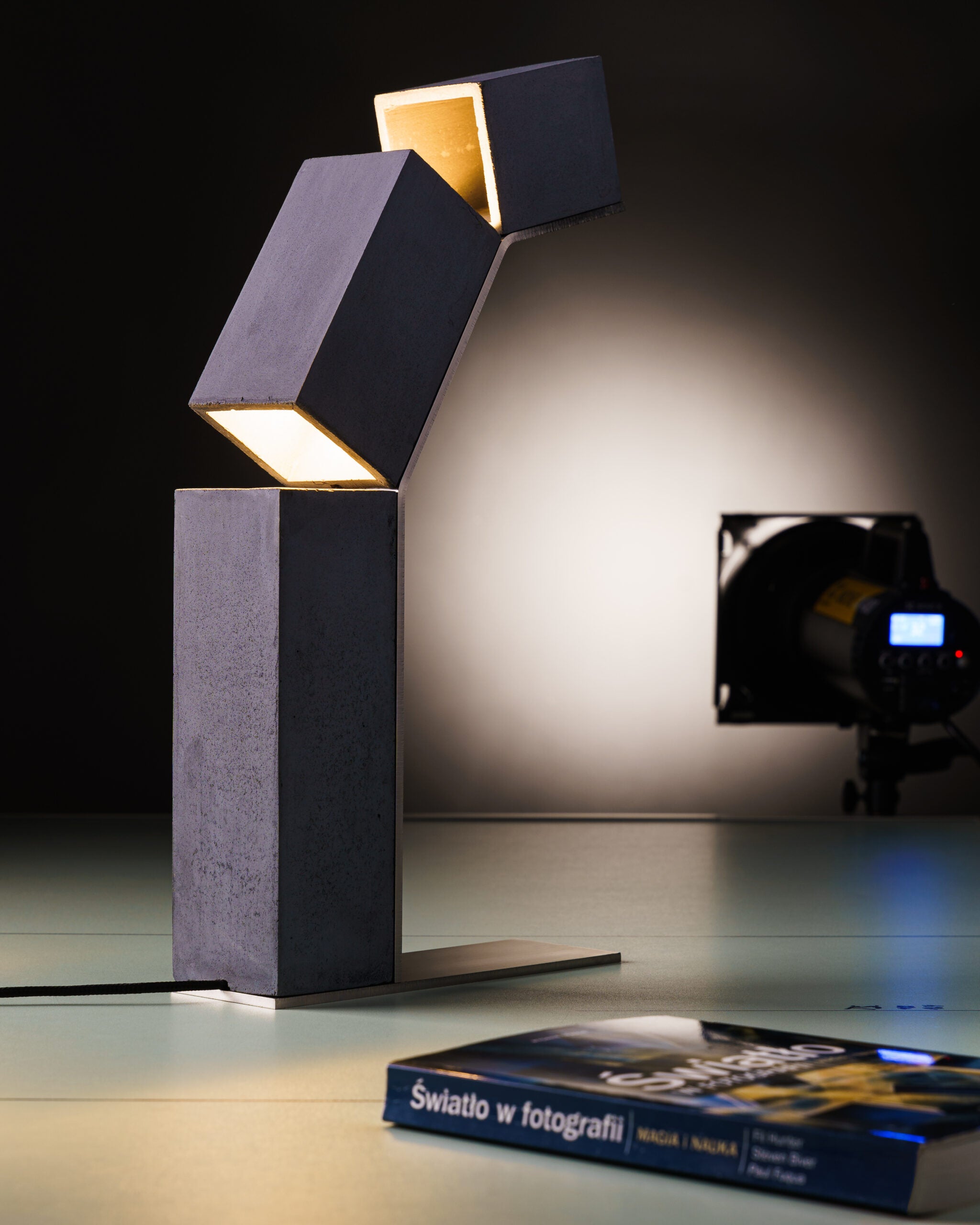 ROBOT Beton-Tischlampe