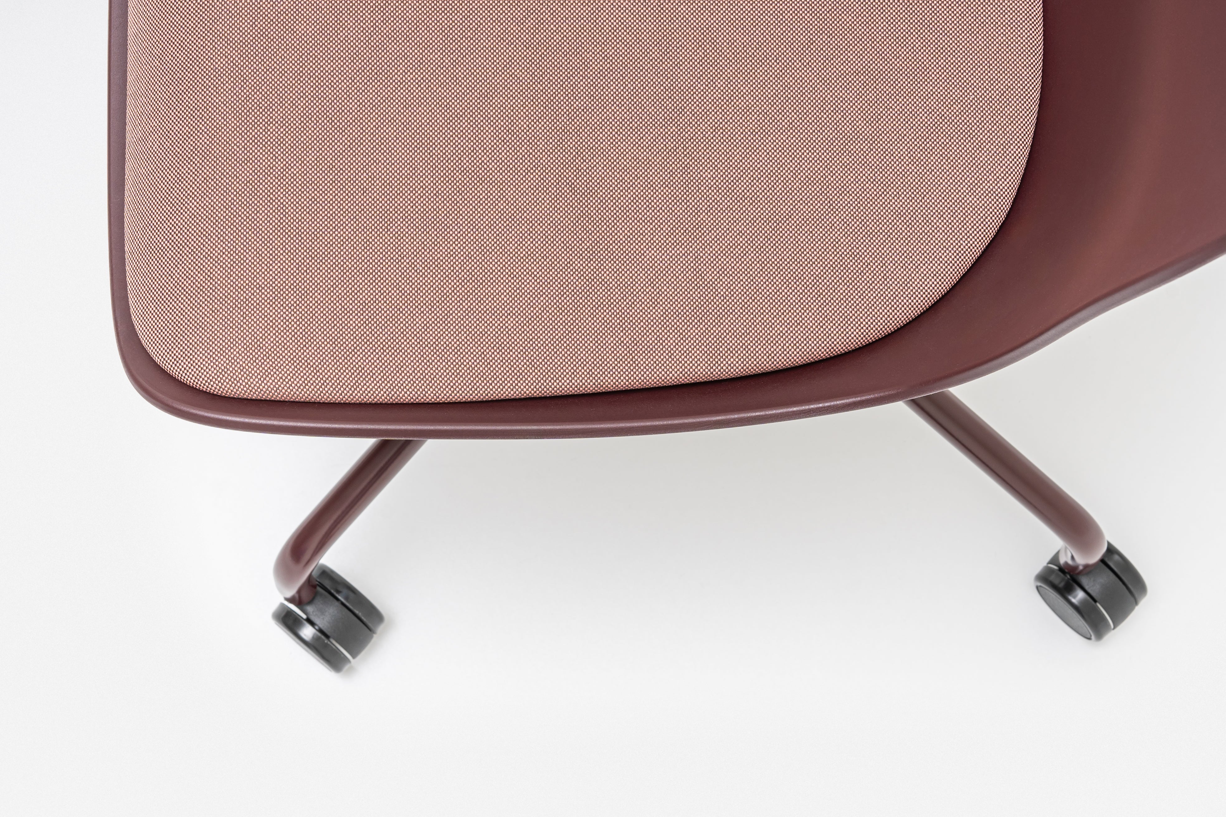 Swivel chair Baltic 2 Remix aluminum base with wheels to a soft surface