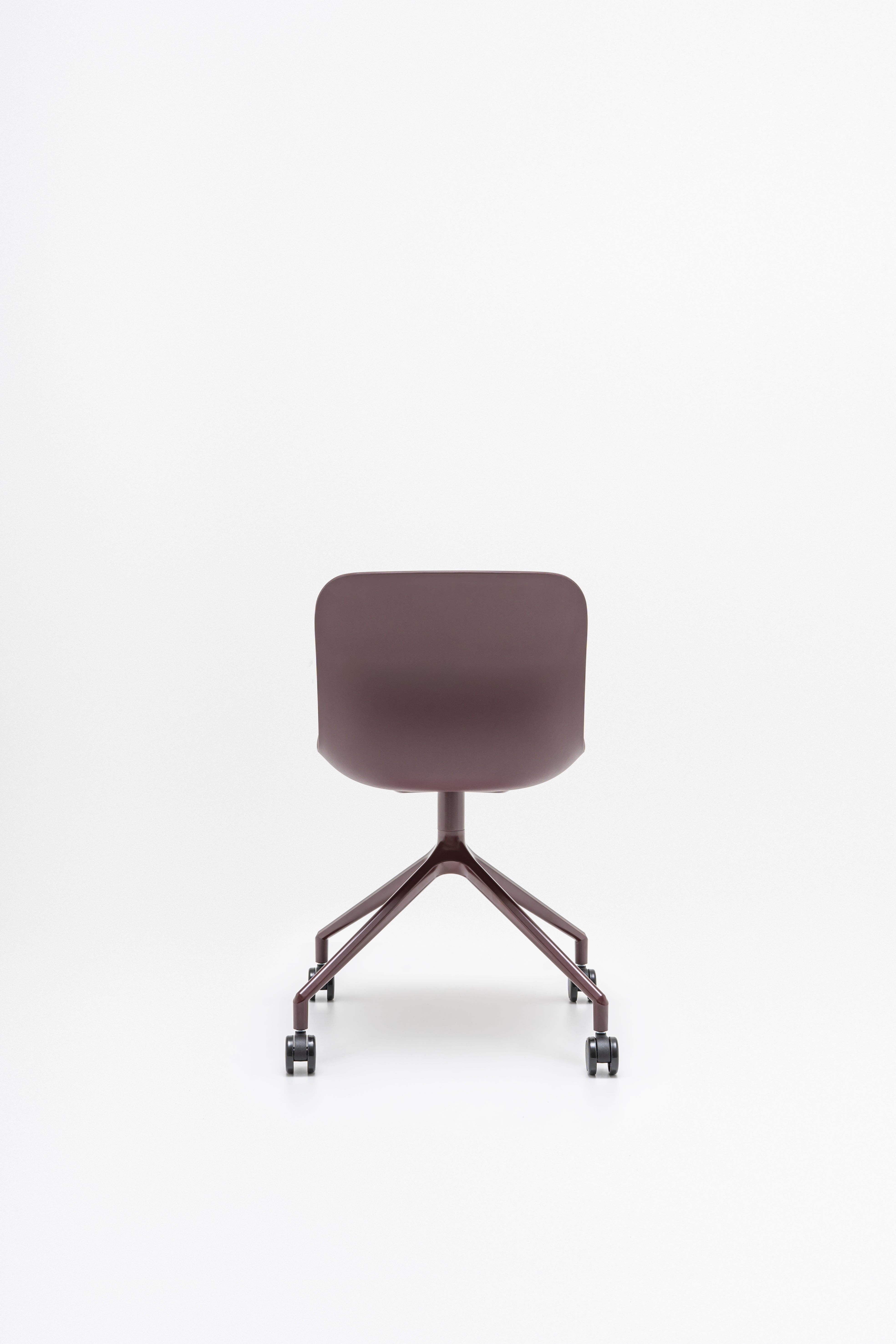 Swivel chair Baltic 2 Remix aluminum base with wheels to a soft surface