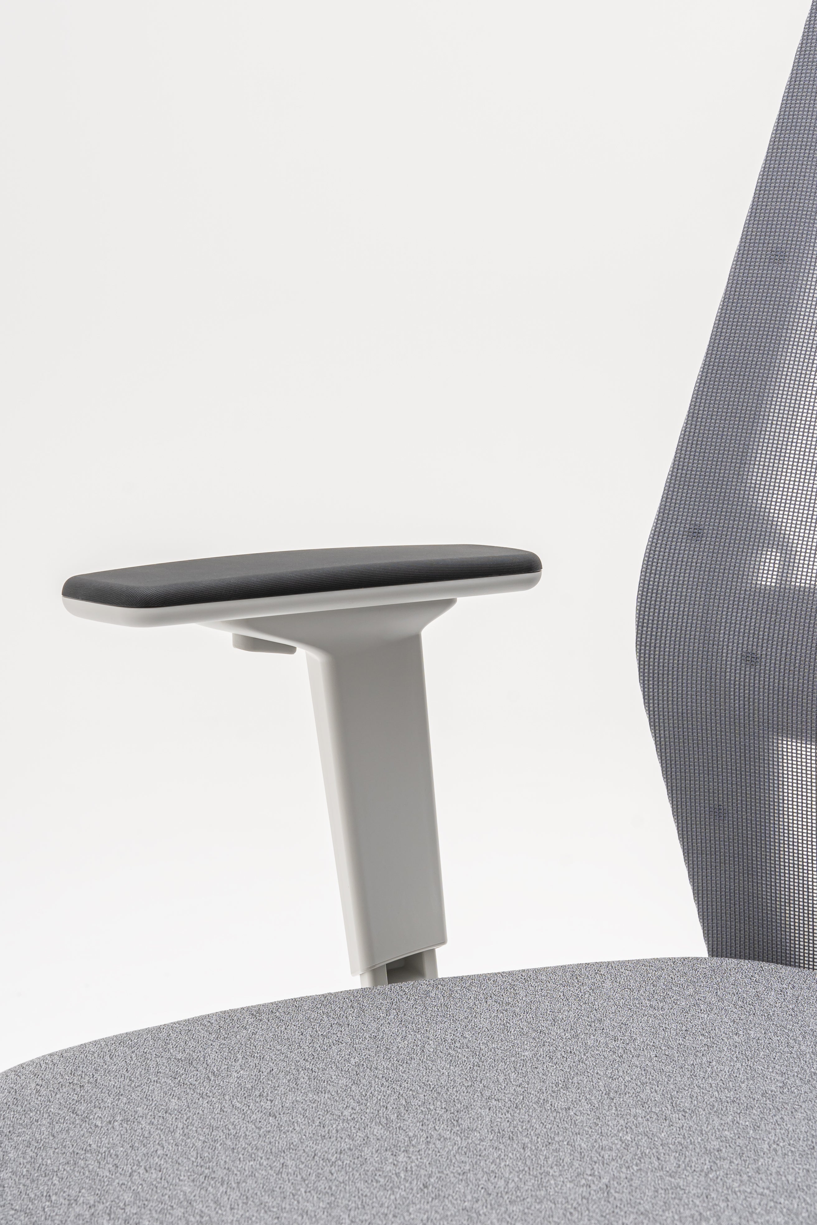 Armchair with an openwork EVO backrest adjustable base with wheels to the hard surface