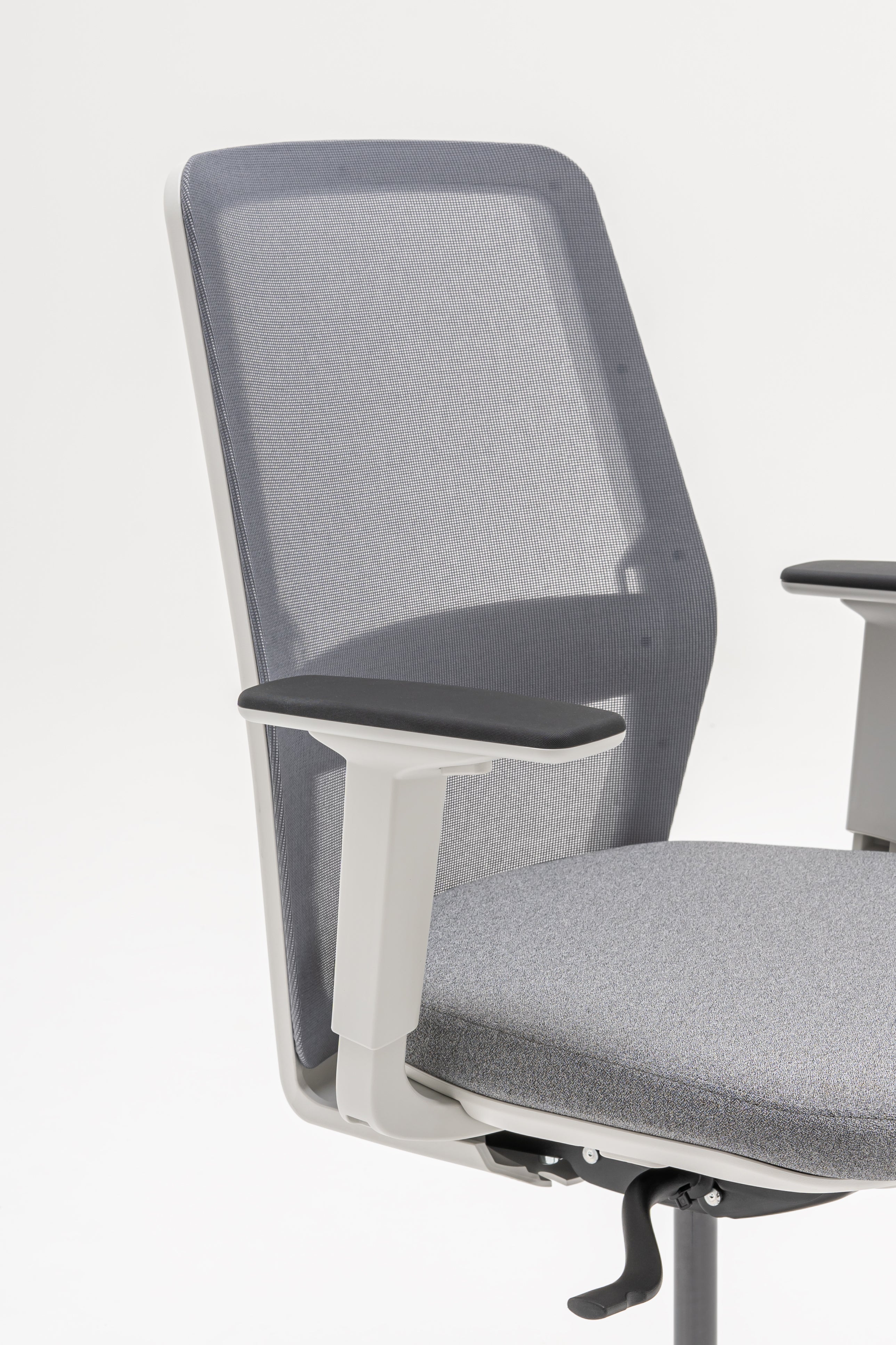 Armchair with an openwork EVO backrest adjustable base with wheels to the hard surface