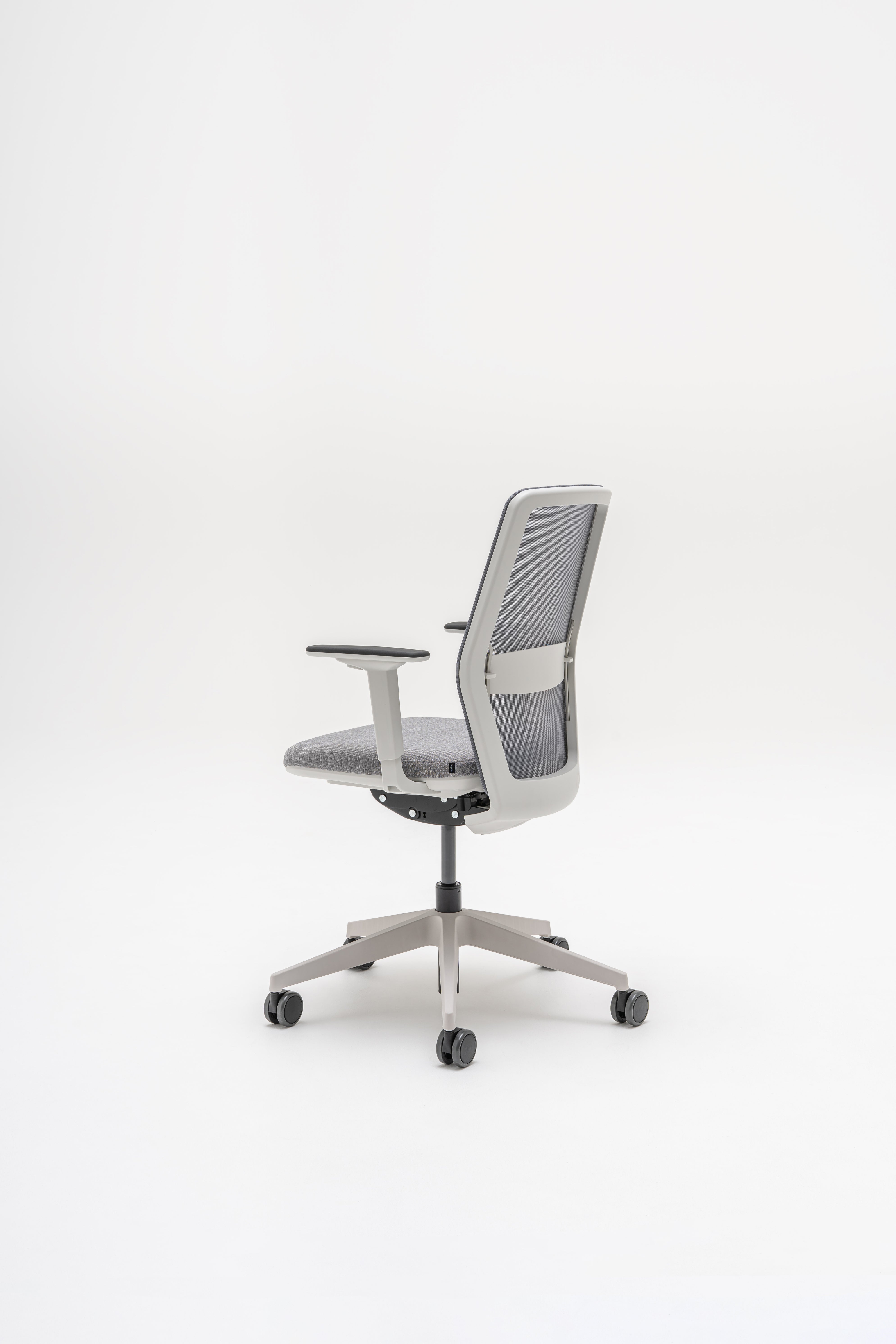 Armchair with an openwork EVO backrest adjustable base with wheels to the hard surface