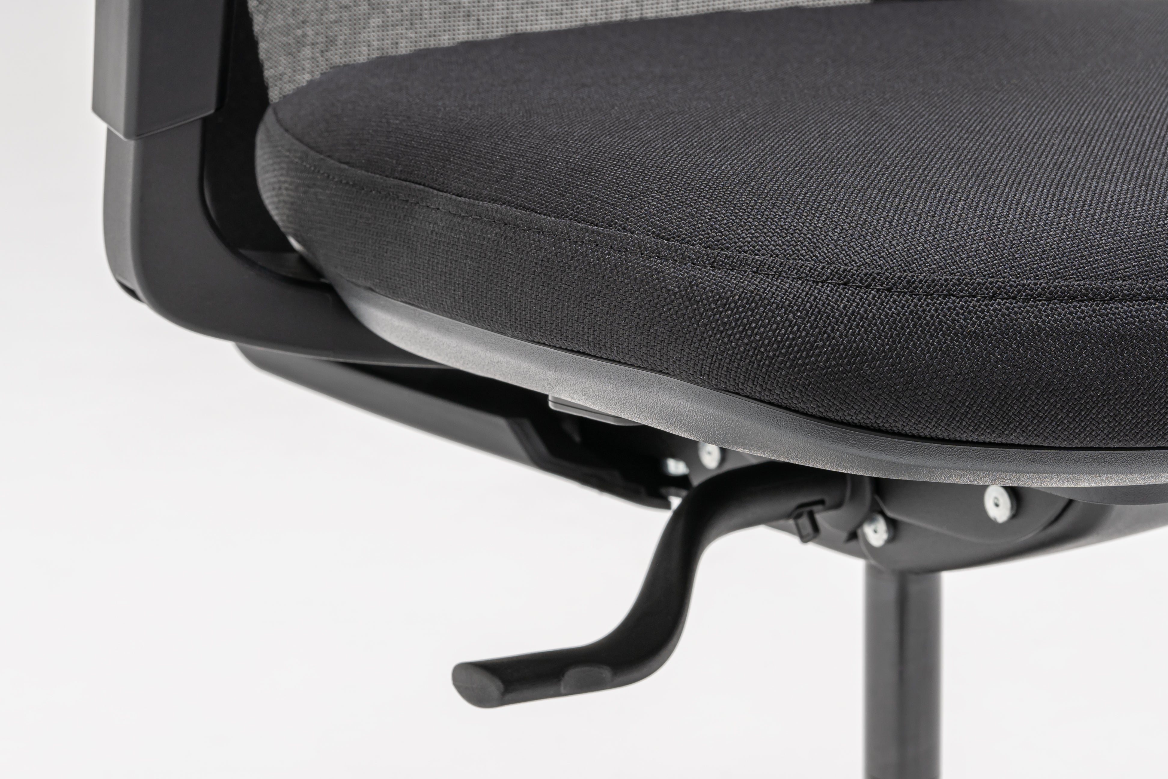 Armchair with an openwork EVO backrest adjustable base with wheels to the hard surface