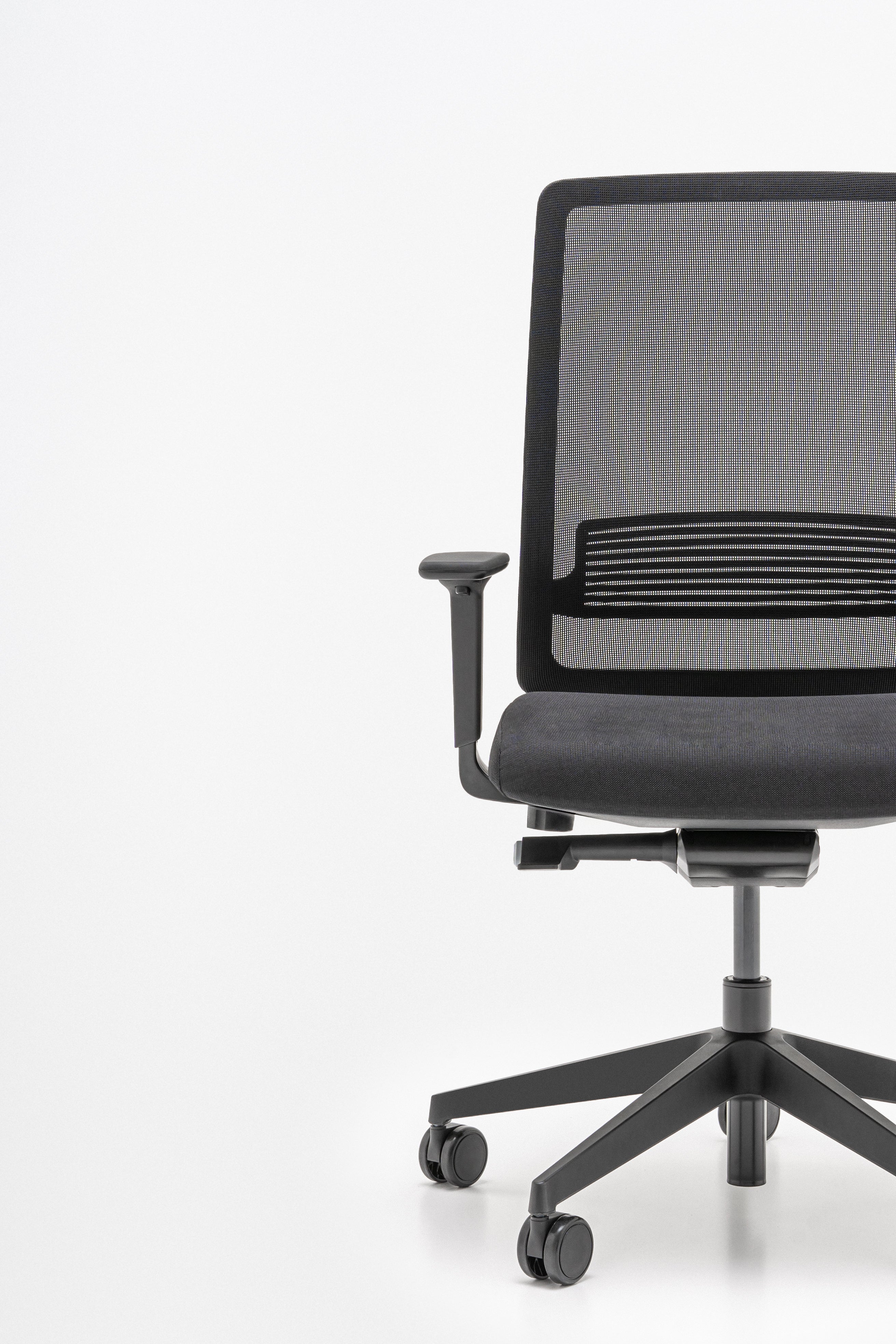 Apex Office Chair mit Rädern für eine harte Oberfläche