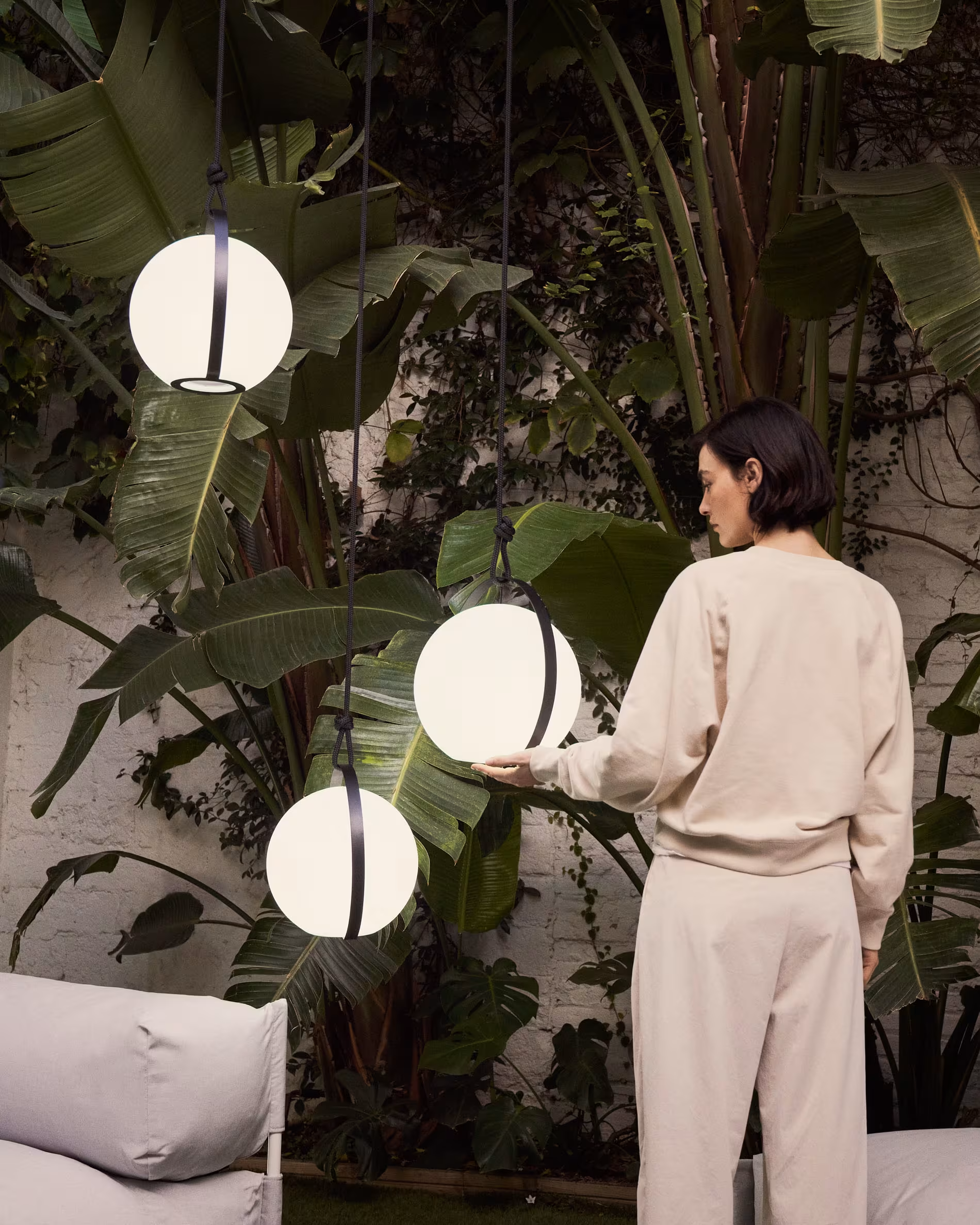 Lampa stołowa akumulatorowa DINESH czarny La Forma    Eye on Design