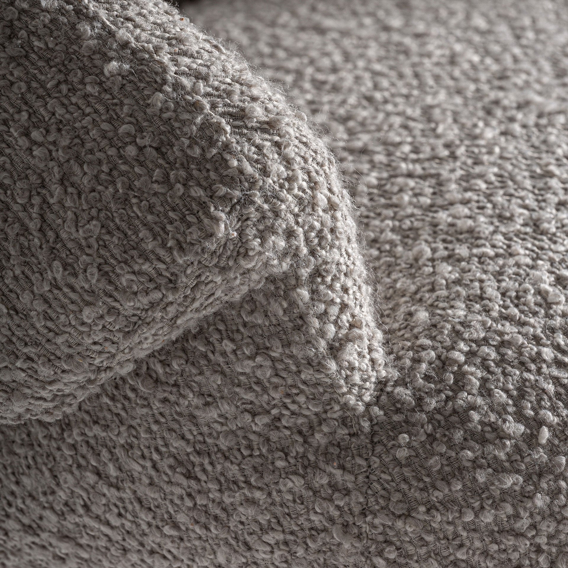 Krzesło z podłokietnikami JACQUARD szarobeżowy boucle z drewnianą podstawą