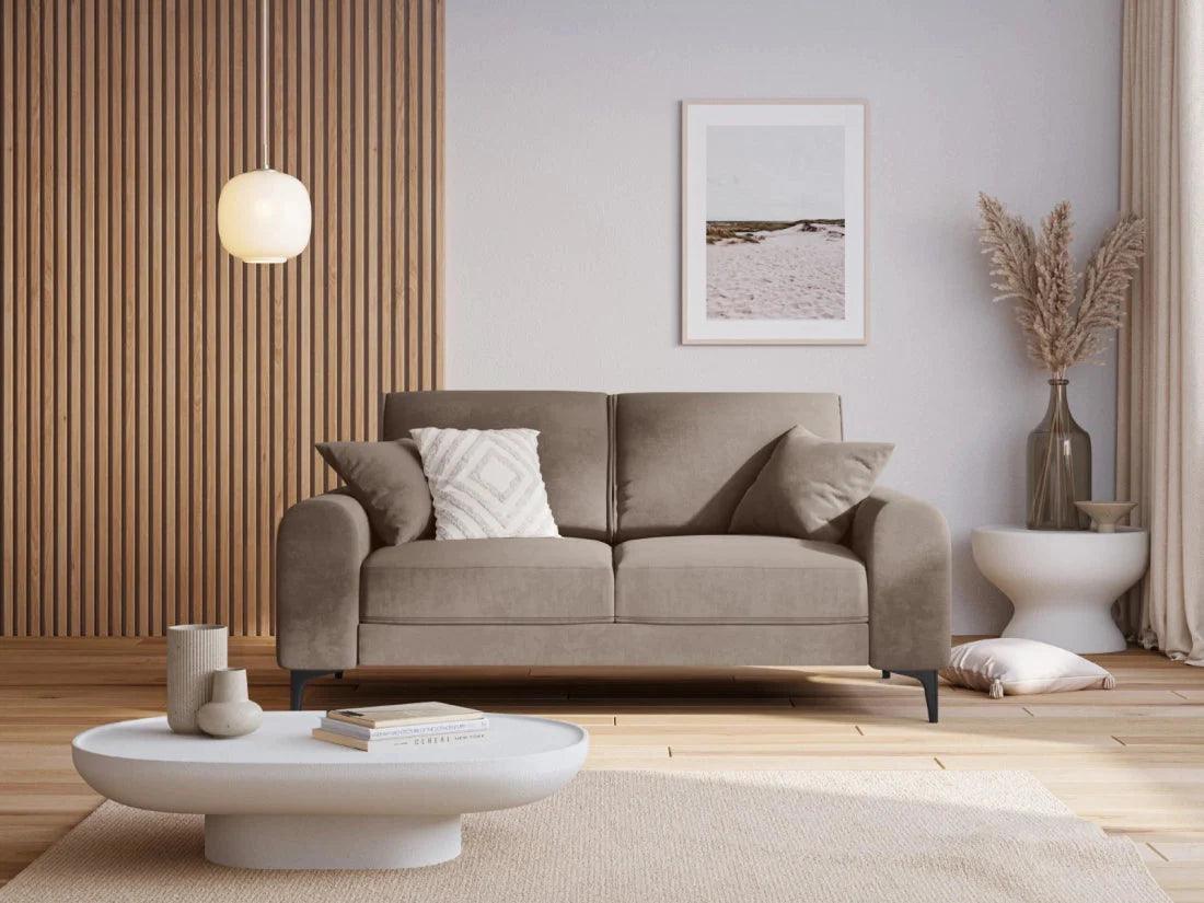 Sofa aksamitna 2-osobowa MADARA cappuccino z czarną podstawą Mazzini Sofas    Eye on Design