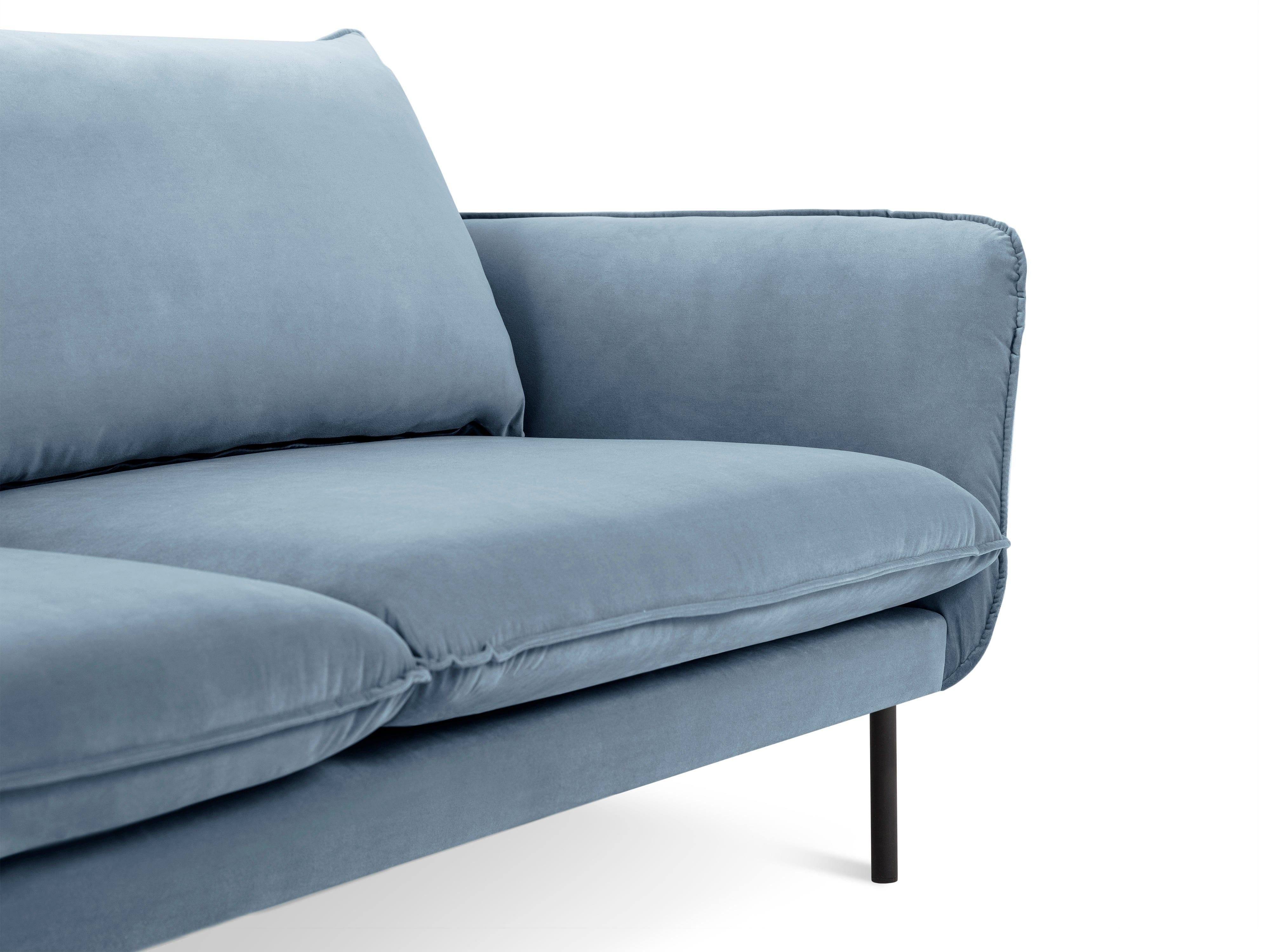 Sofa aksamitna 4-osobowa VIENNA jasnoniebieski z czarną podstawą Cosmopolitan Design    Eye on Design