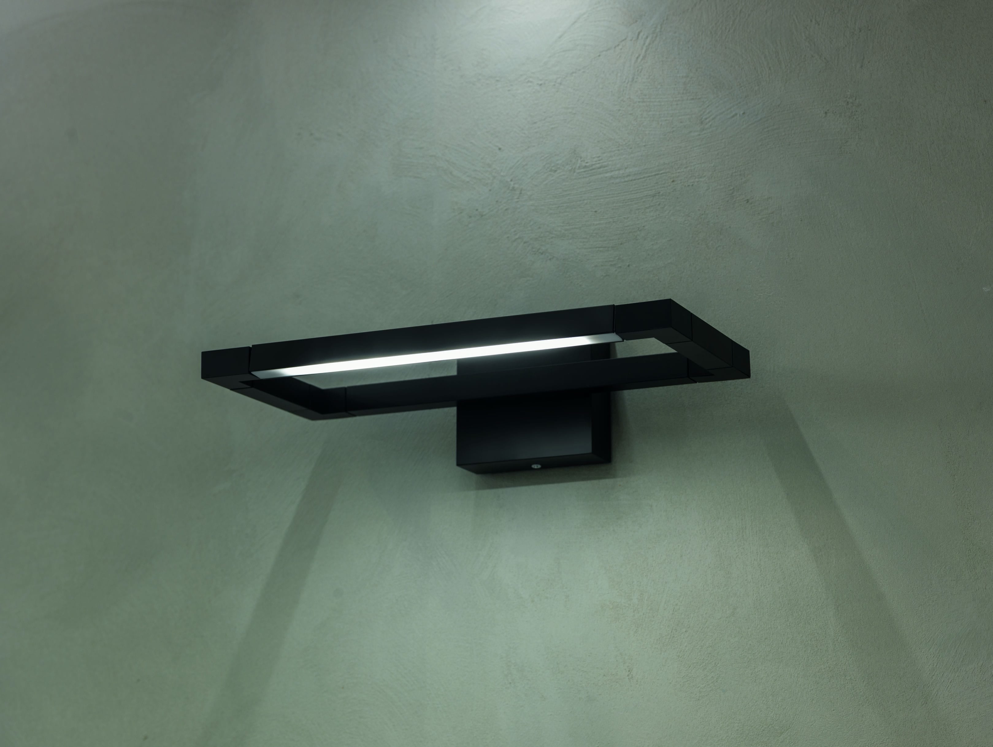 Spigolo aluminum wall lamp