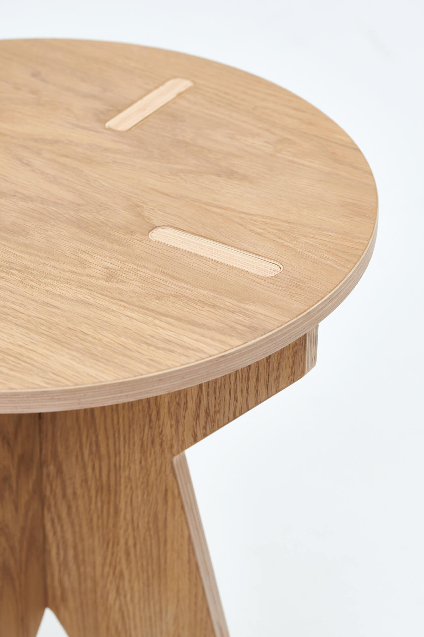 Hocker ST STOOL Eichenfurnier