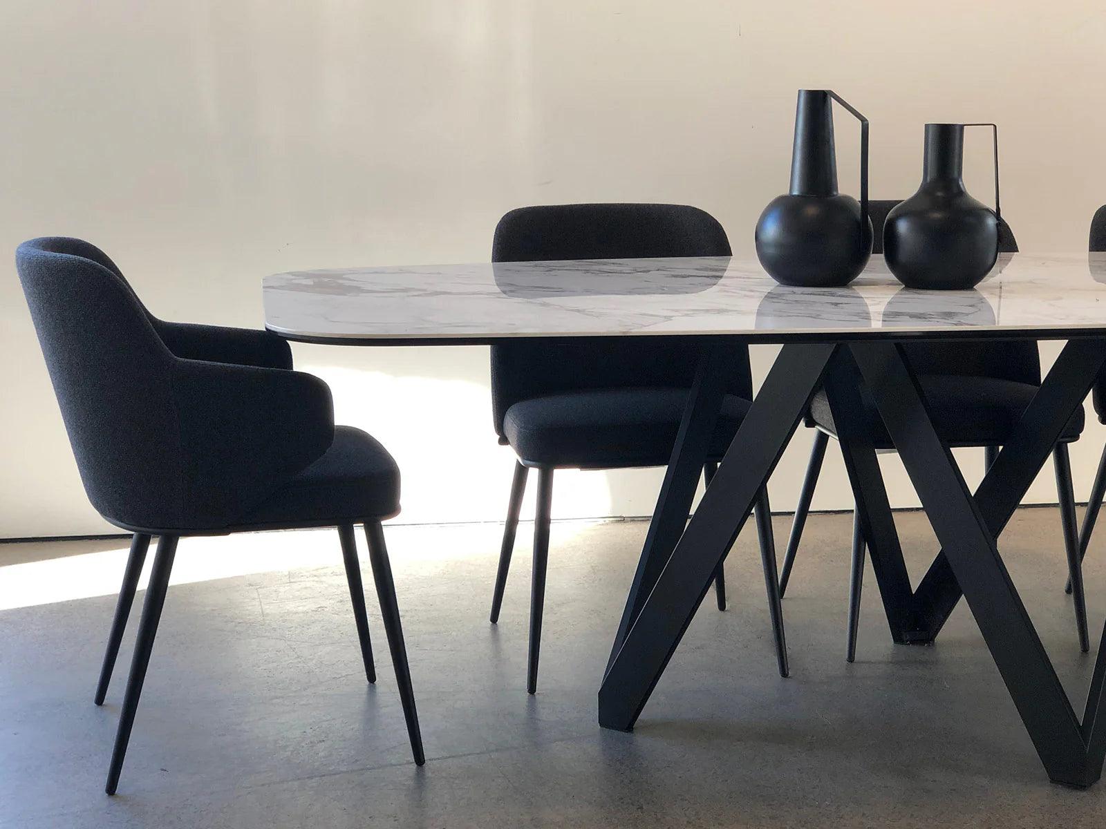 Stół CARTESIO czarny marmur z metalową podstawą Calligaris    Eye on Design