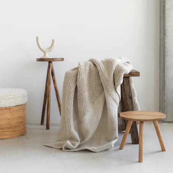 Stolik ENDLESS drewno mango Urban Nature Culture    Eye on Design