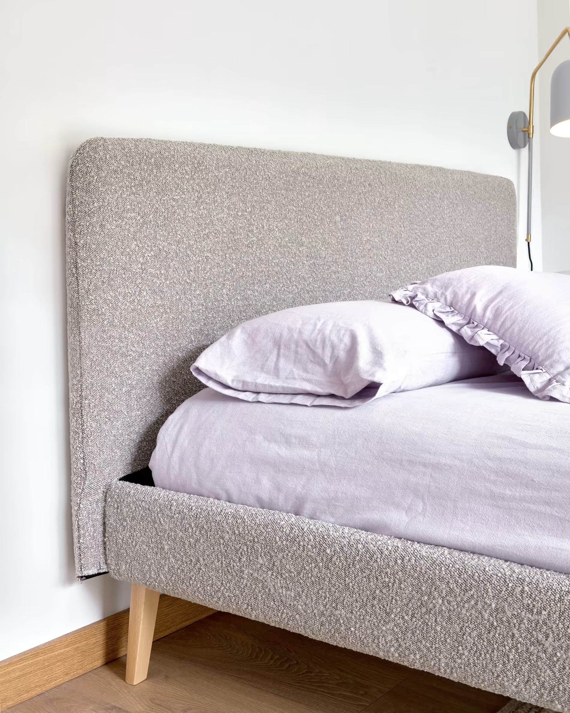 Łóżko DYLA jasnoszary boucle La Forma    Eye on Design