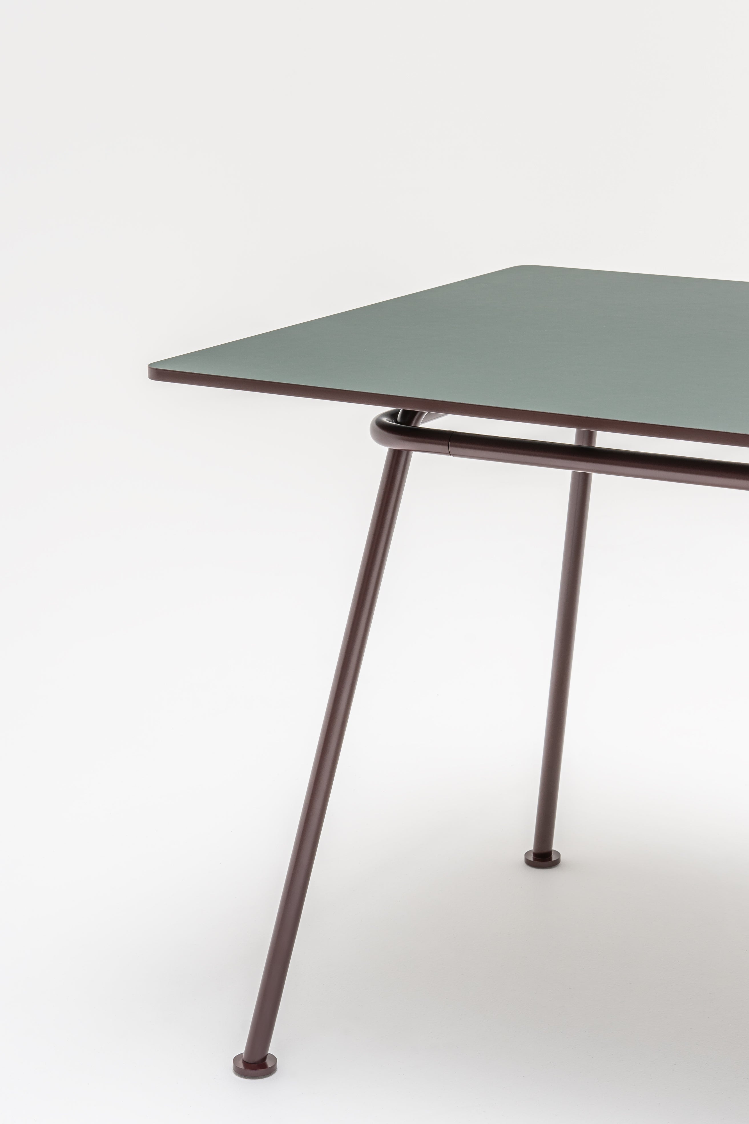 New School Bench table with mediabox swiss