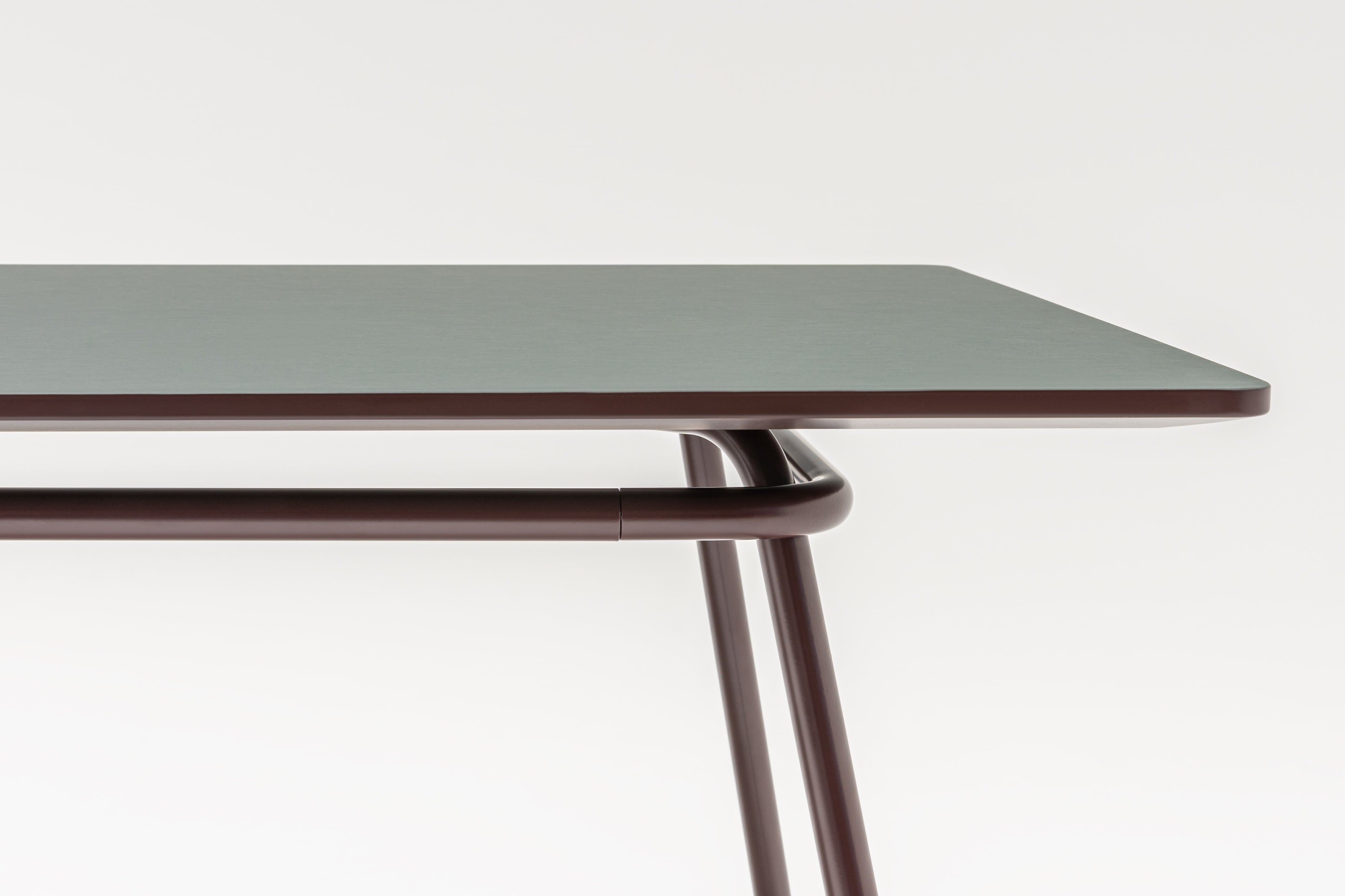 New School Bench table with mediabox swiss