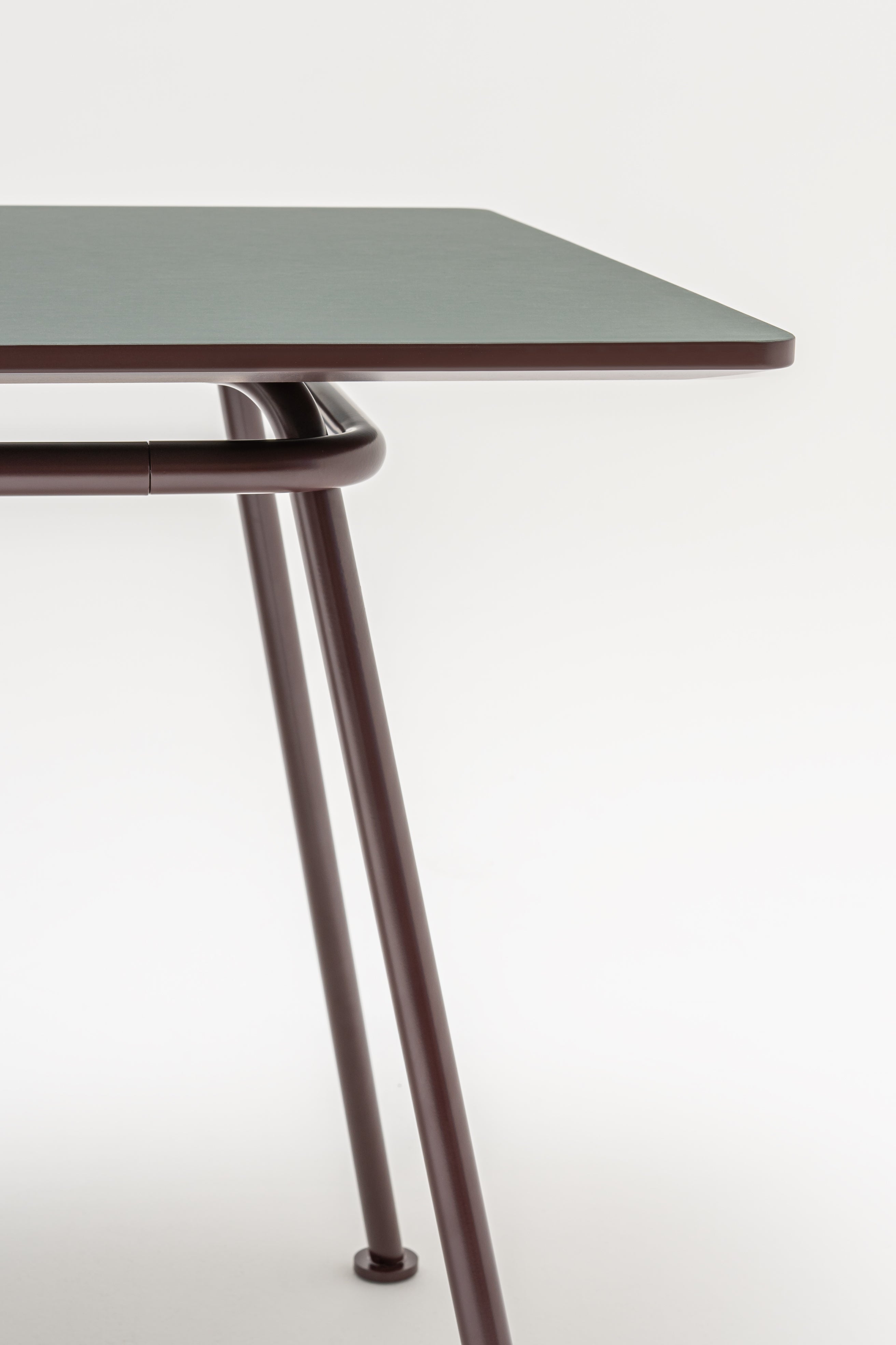 New School Bench table with MediaBox Schuko