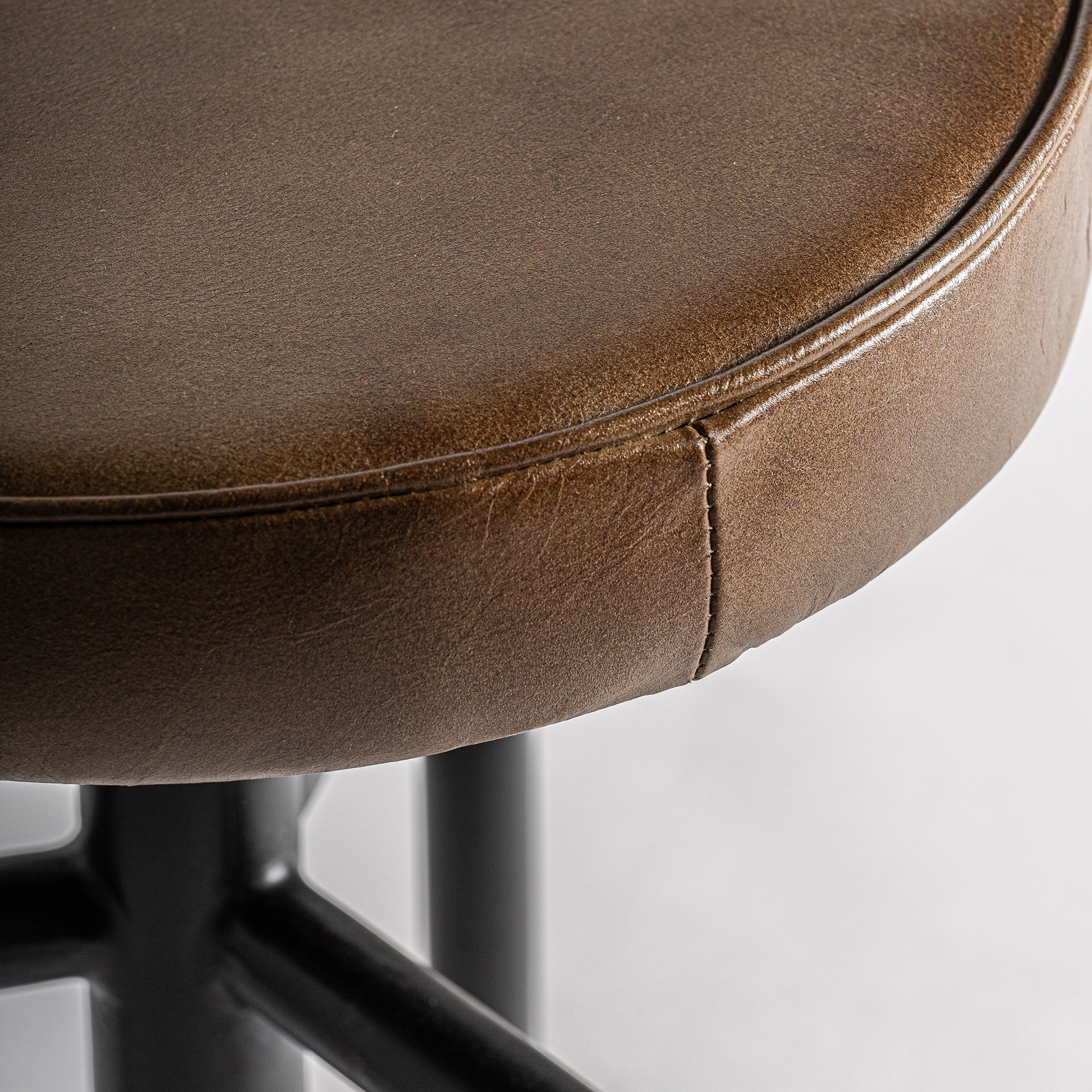 Barhocker SNAIT braunes Leder mit schwarzem Gestell