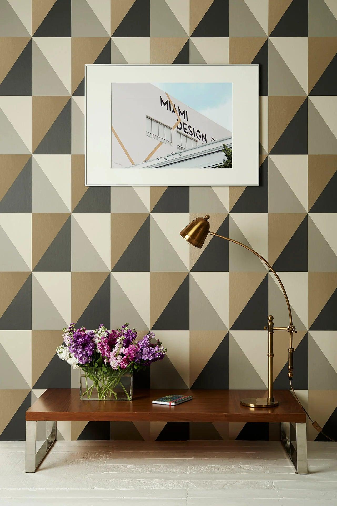 Tapete mit geometrischem Muster aus Dreiecken GEOMETRIC II - Apex Grand Terrakotta