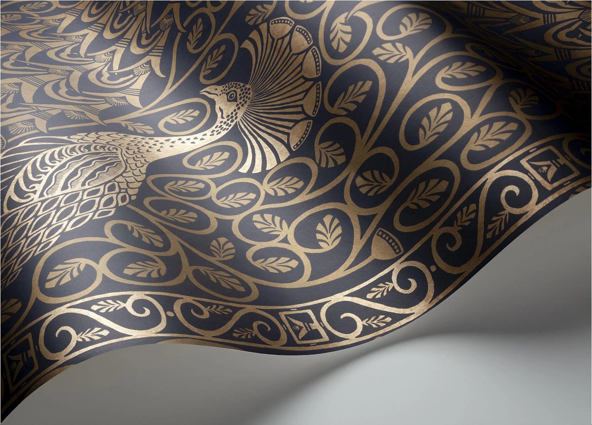 Tapeta THE PEARWOOD COLLECTION - Pavo Parade brąz na granacie Cole & Son    Eye on Design