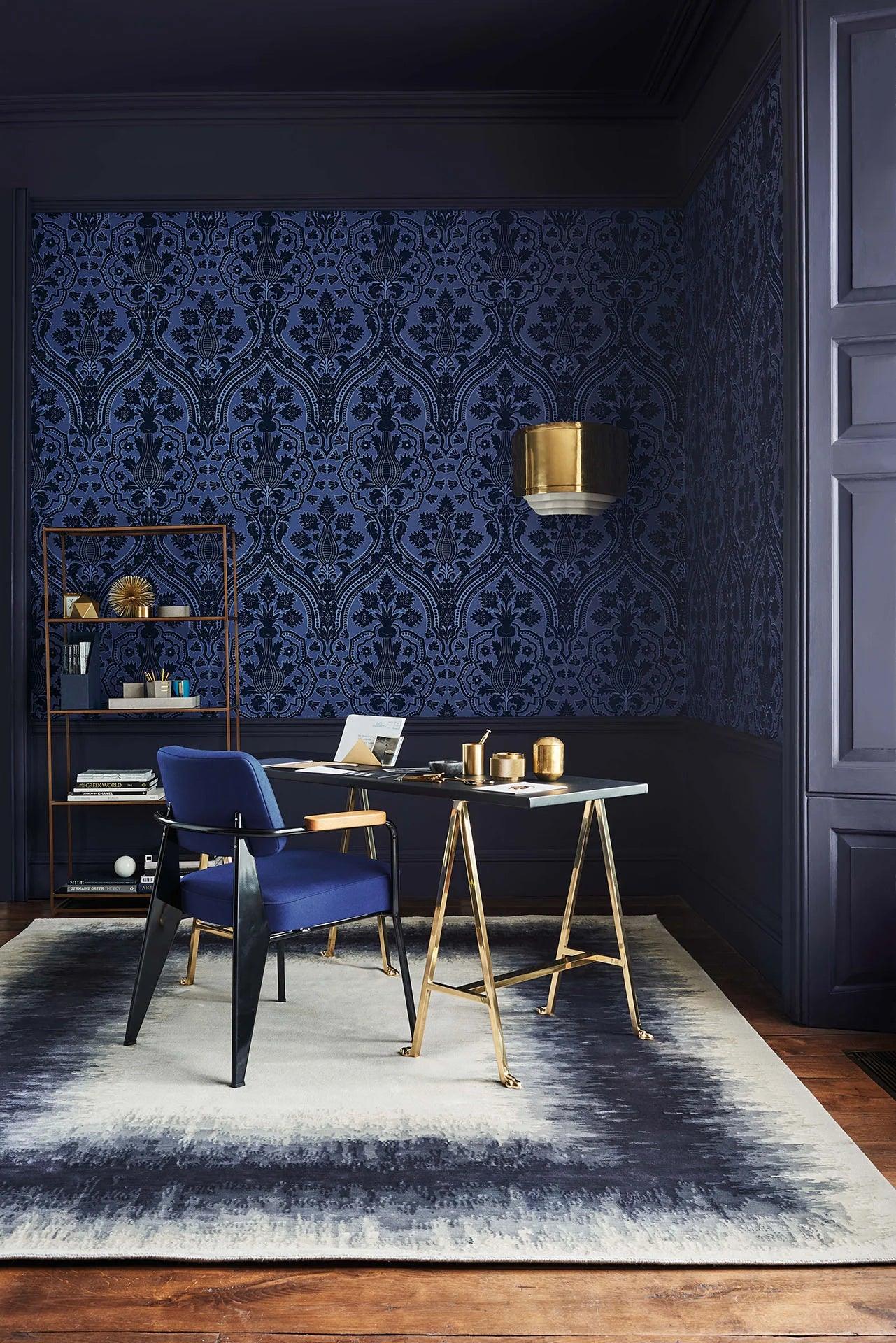 Strukturierte Tapete mit abstraktem orientalischen Muster DER PEARWOOD-KOLLEKTION - Pugin Palace Flock bordeaux