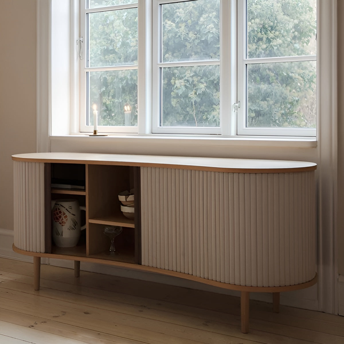 Kommode RTV AUDACIOUS sandfarben mit dunklem Eichenfuß