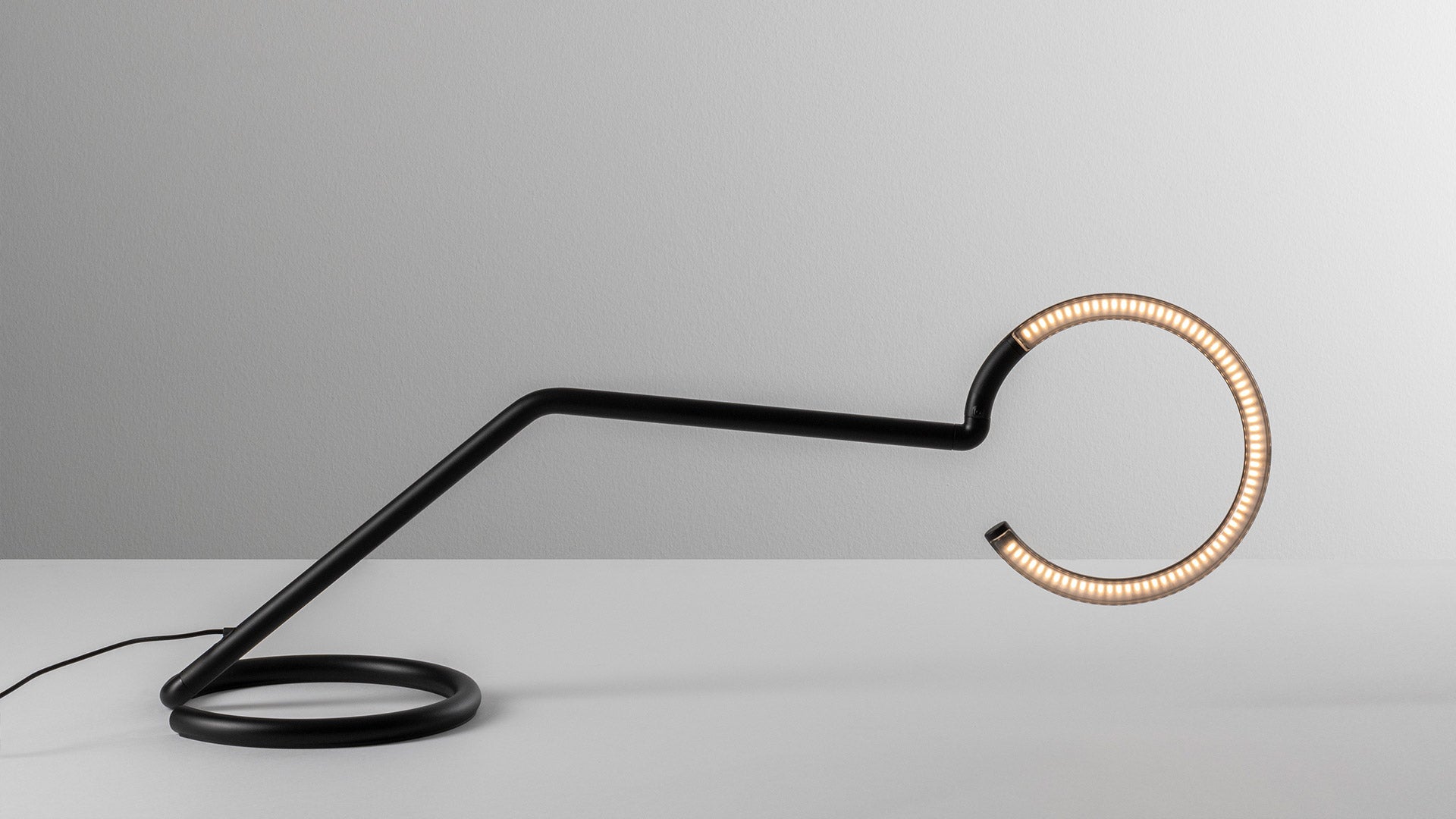 VINE LIGHT black table lamp