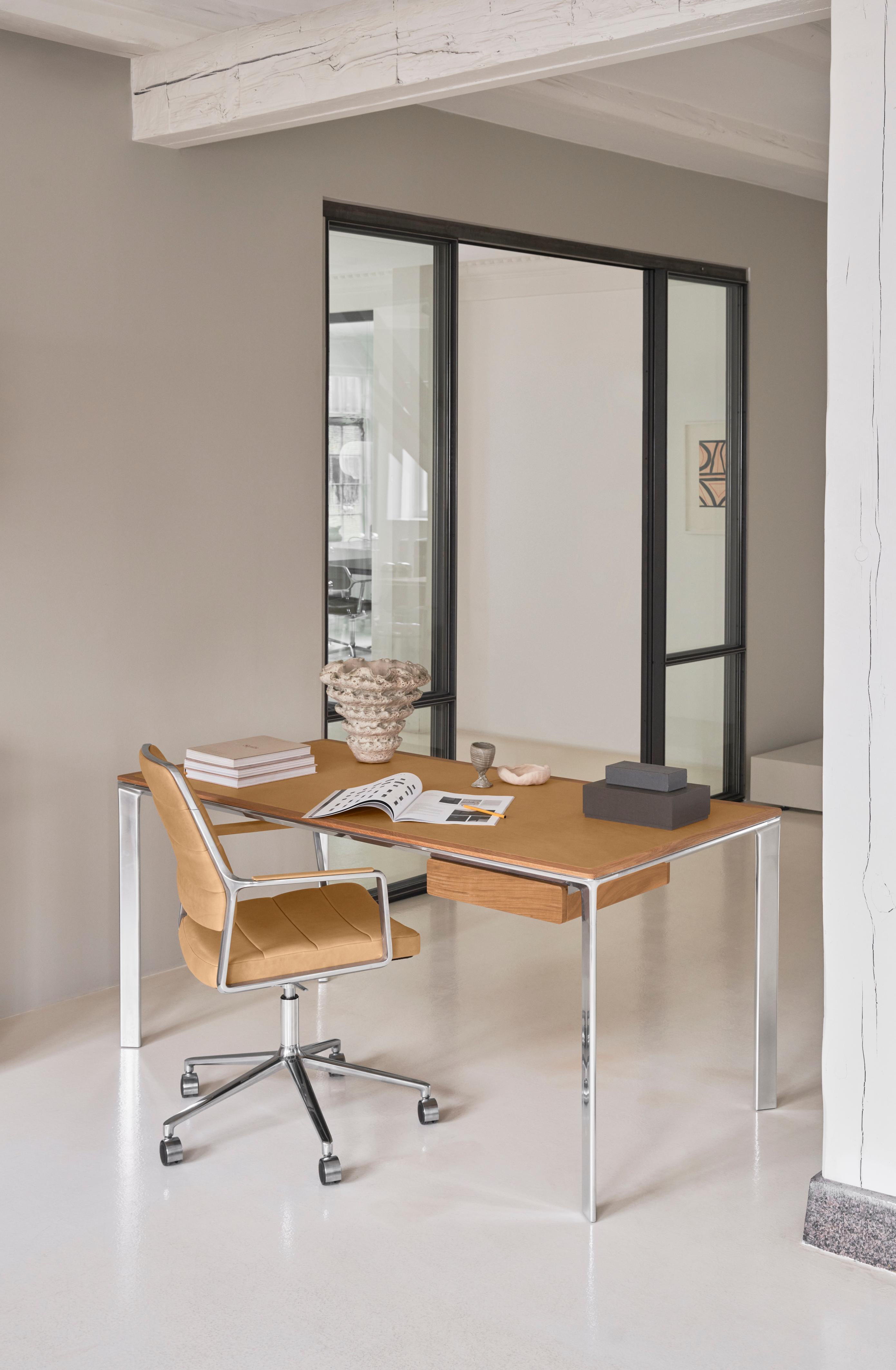 Bürostuhl 455+ mit schwarzem Leder und Metallbasis