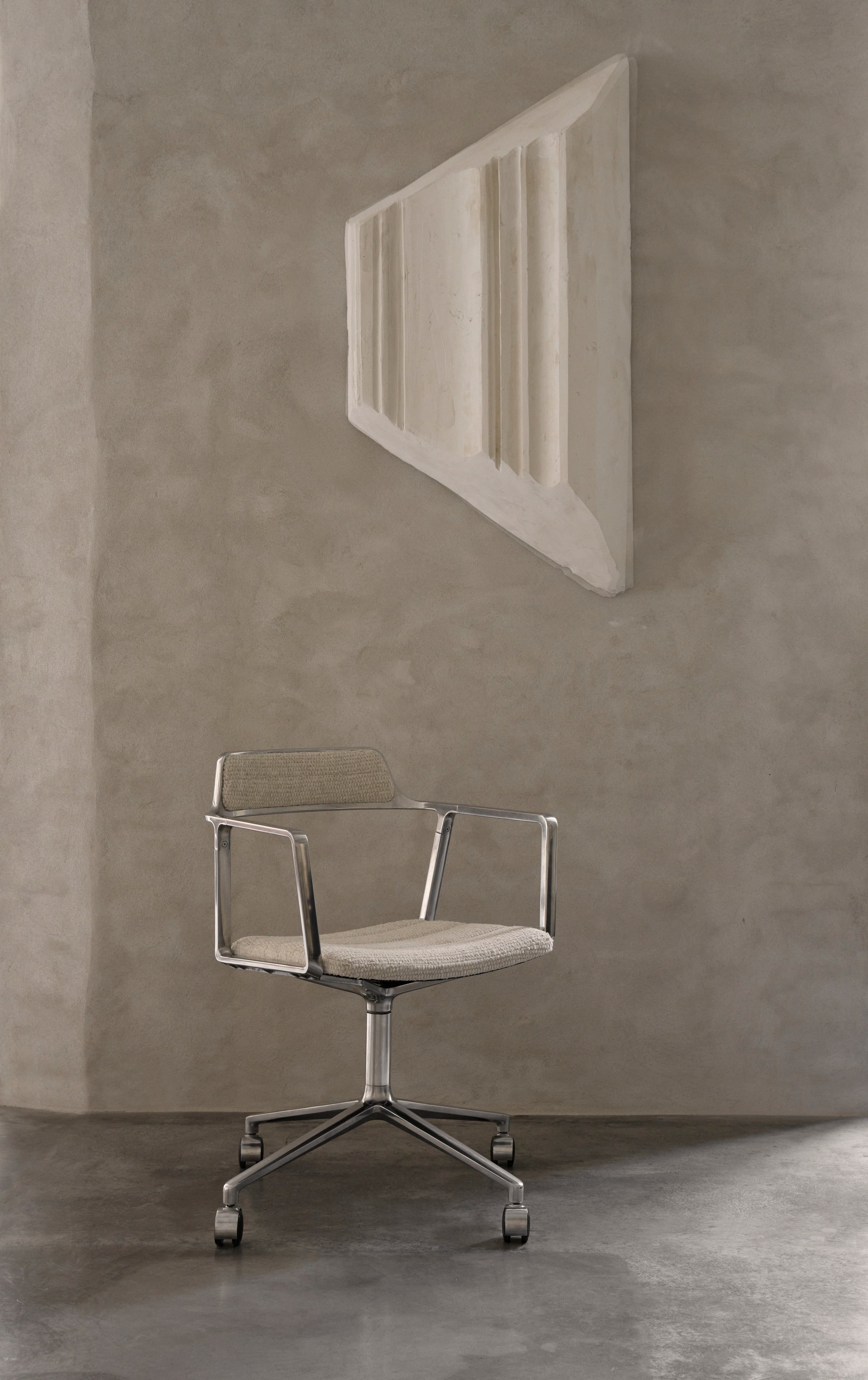 Bürostuhl 452 hellgrauer Stoff mit Metallbasis